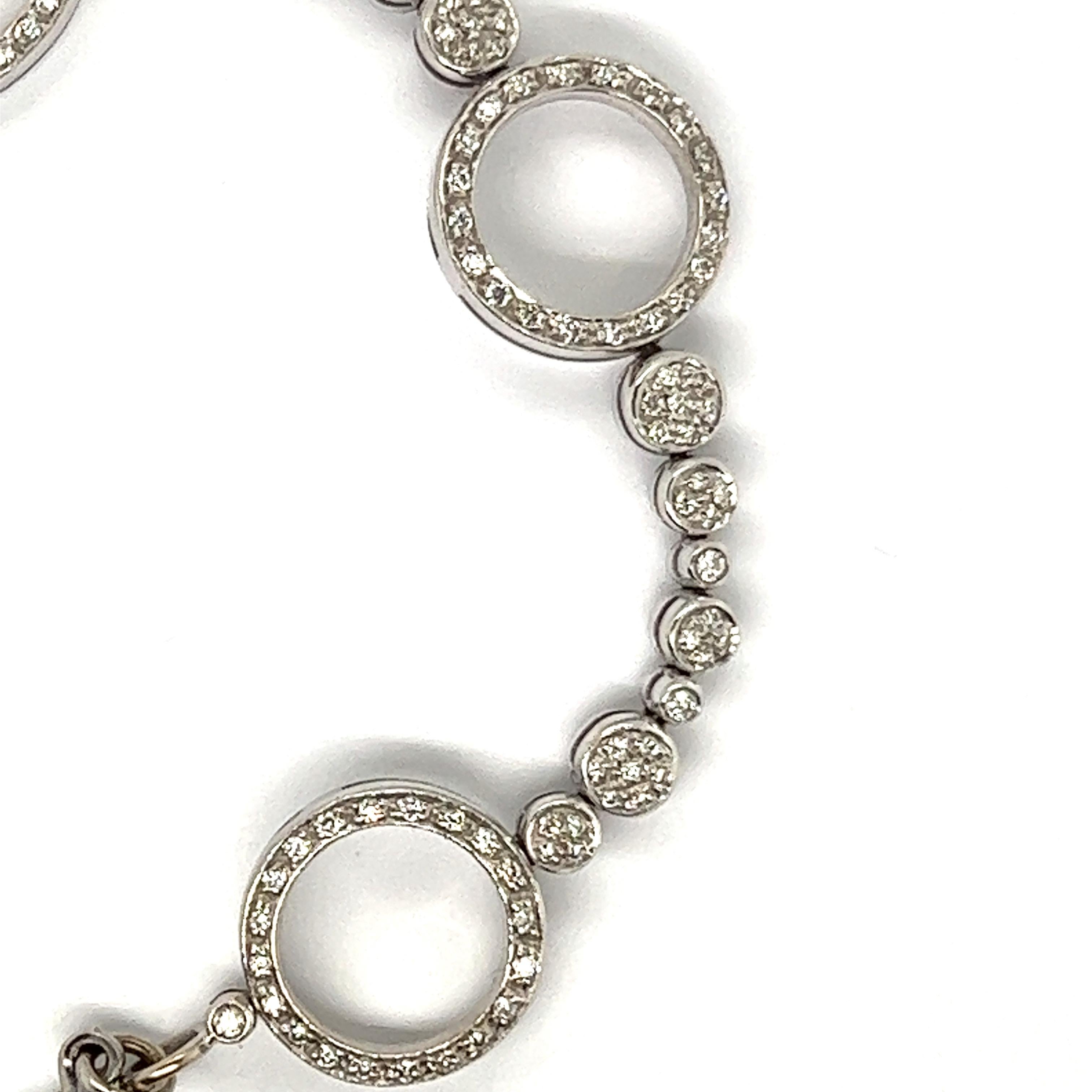 Modern Charming Diamond Bracelet in 18 Karat White Gold For Sale