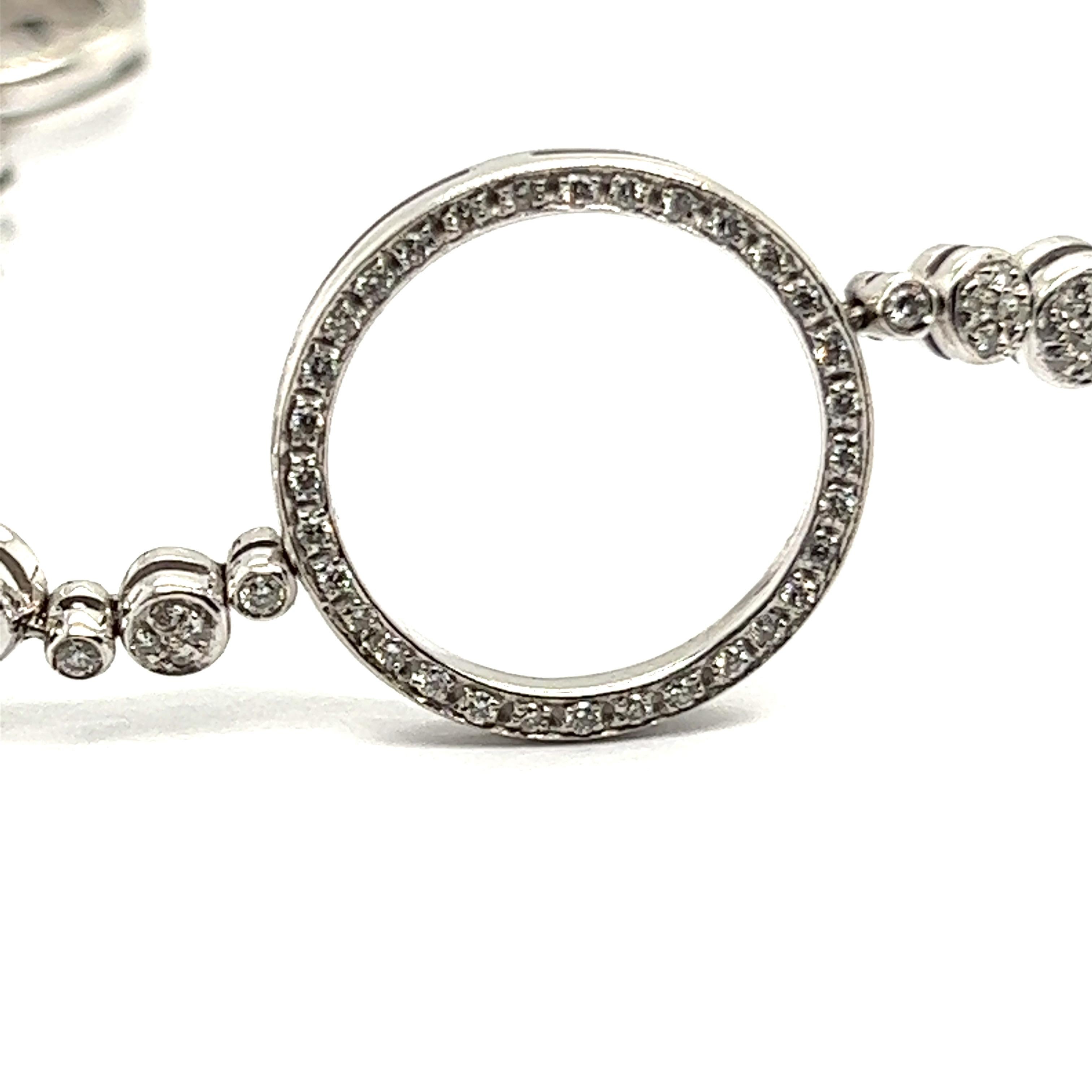 Charming Diamond Bracelet in 18 Karat White Gold In Good Condition For Sale In Lucerne, CH