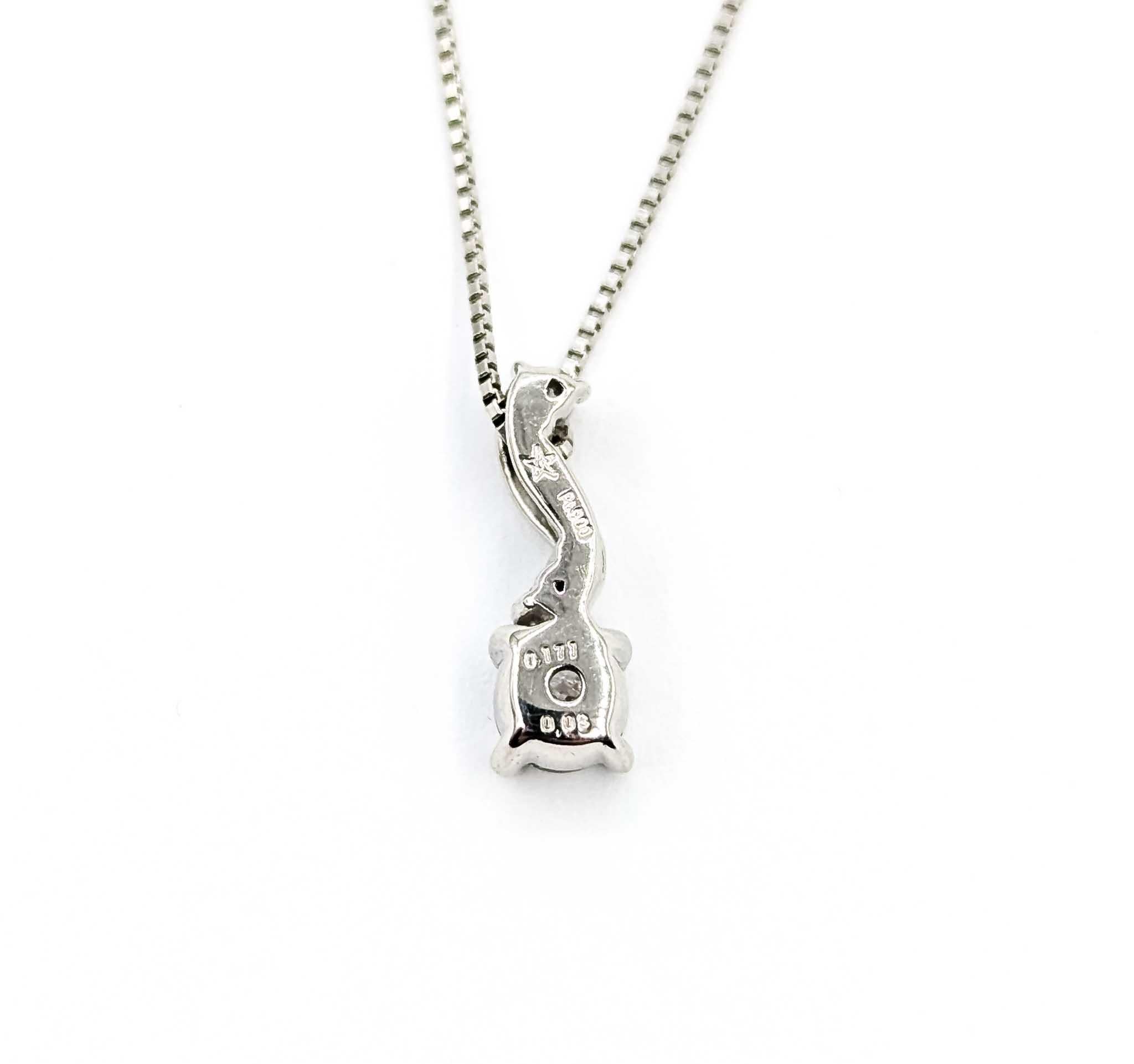 Charmanter Diamant Teardrop-Anhänger aus Platin (Rundschliff) im Angebot