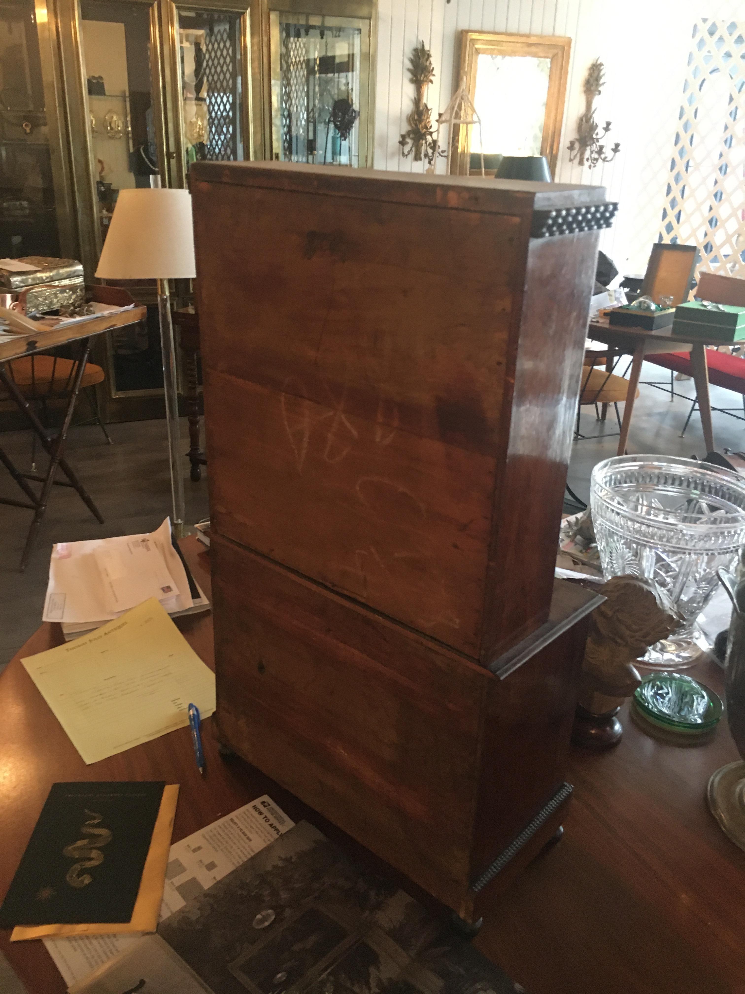 Charmante petite armoire anglaise du 19ème siècle en bois de rose Excellent état - En vente à Buchanan, MI