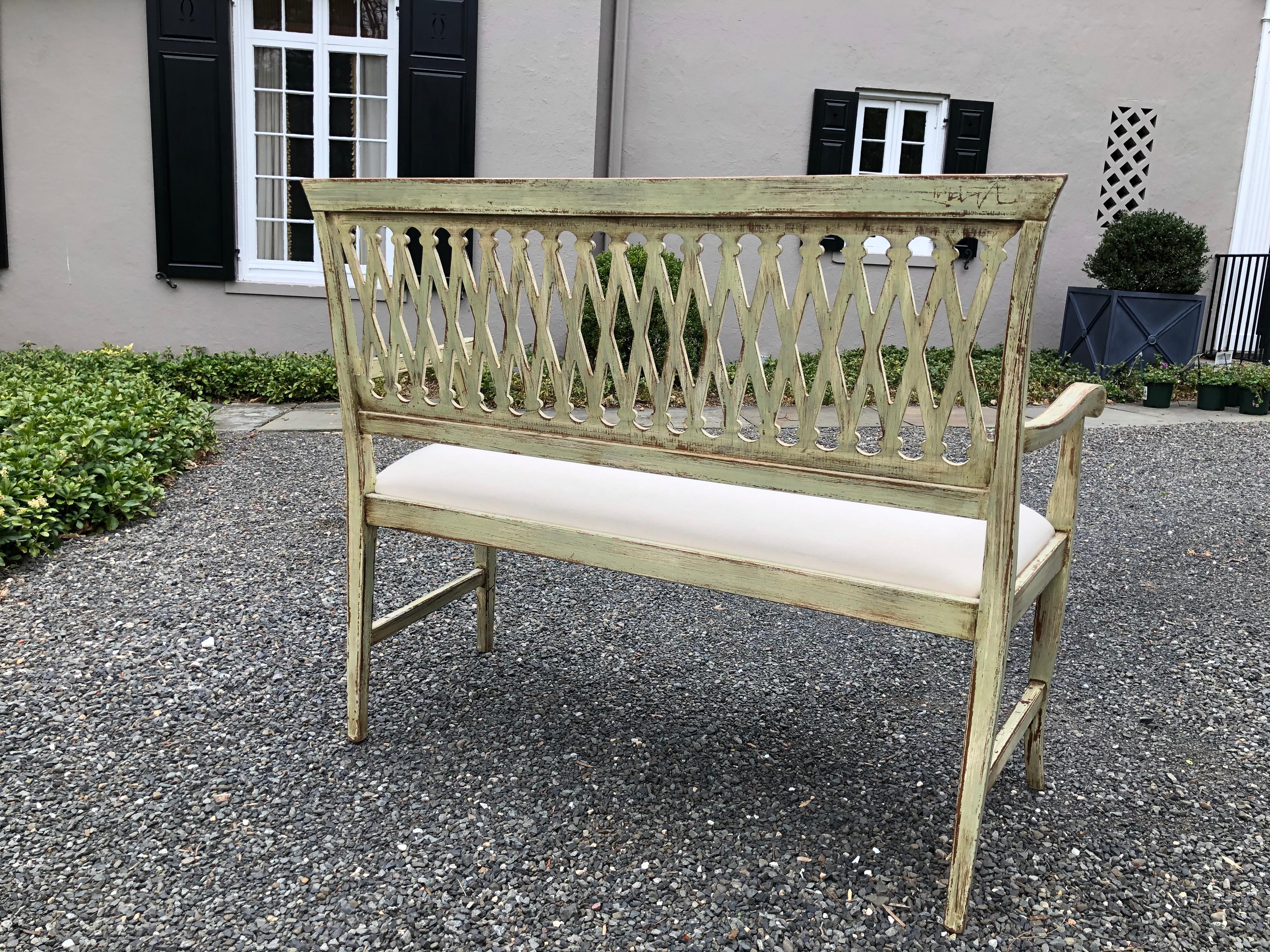 Charming Distressed Painted Bench with Lattice Style Back 1