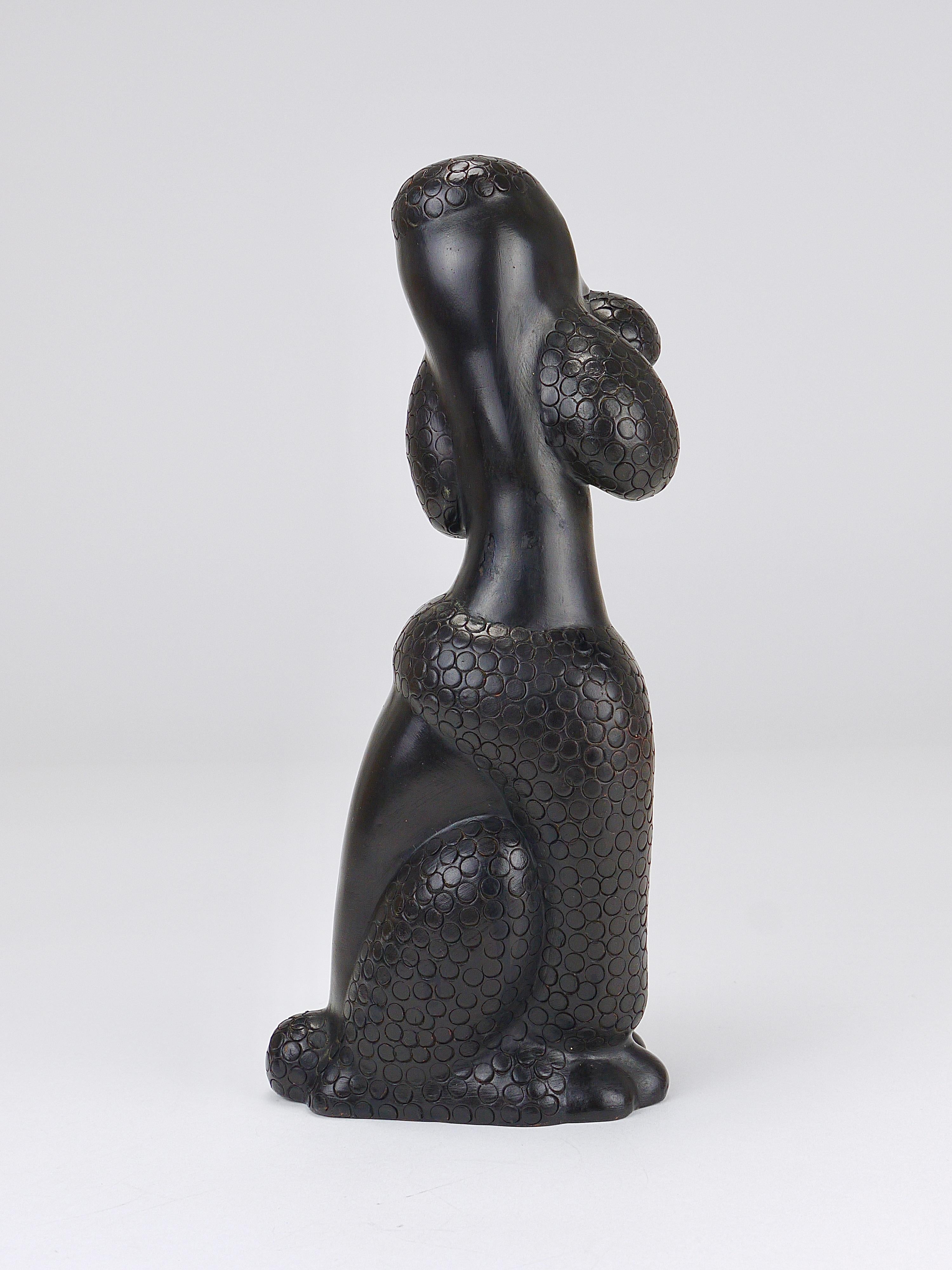 Charmante sculpture de chien caniche par Leopold Anzengruber, Autriche, années 1950 en vente 2
