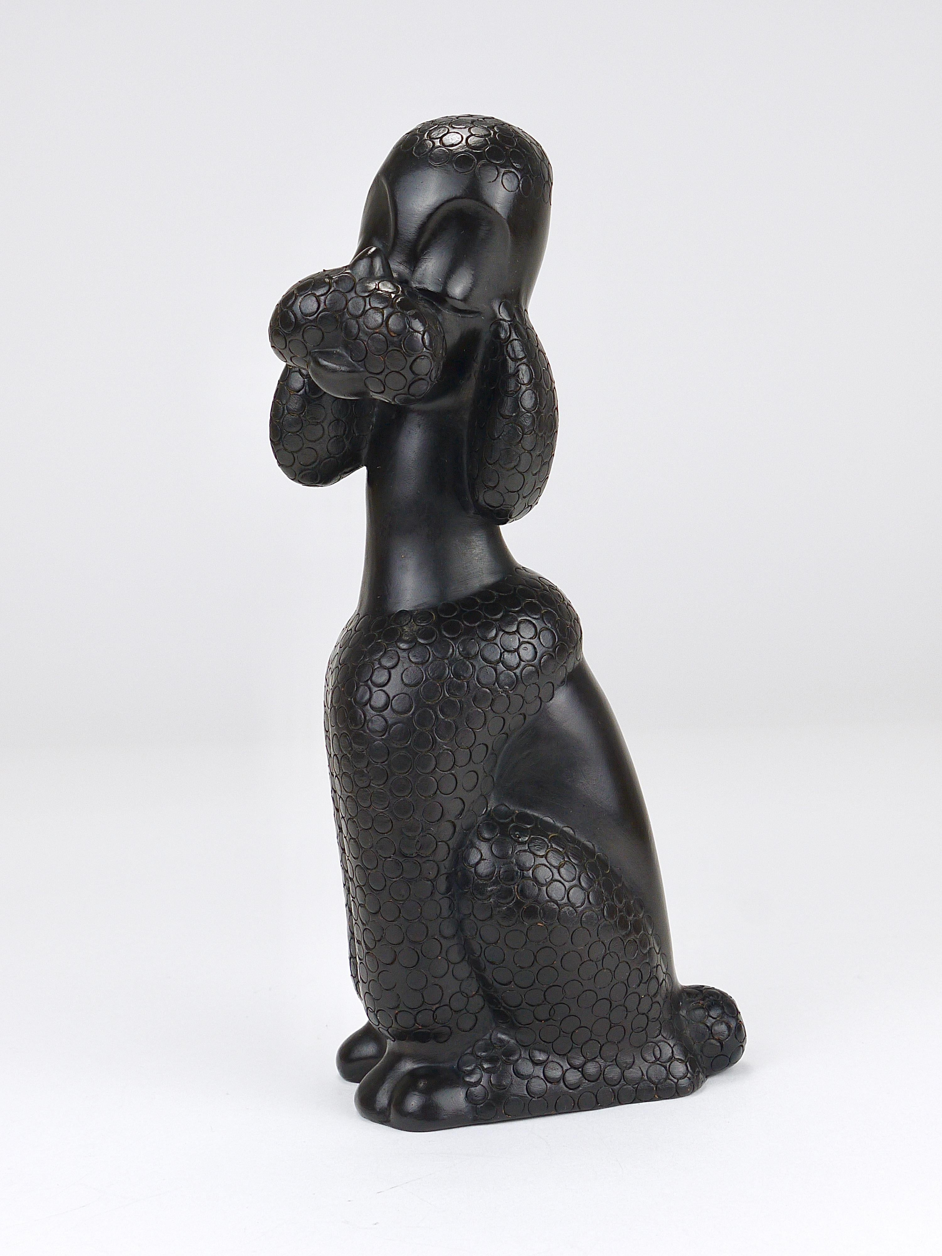 Charmante sculpture de chien caniche par Leopold Anzengruber, Autriche, années 1950 en vente 4