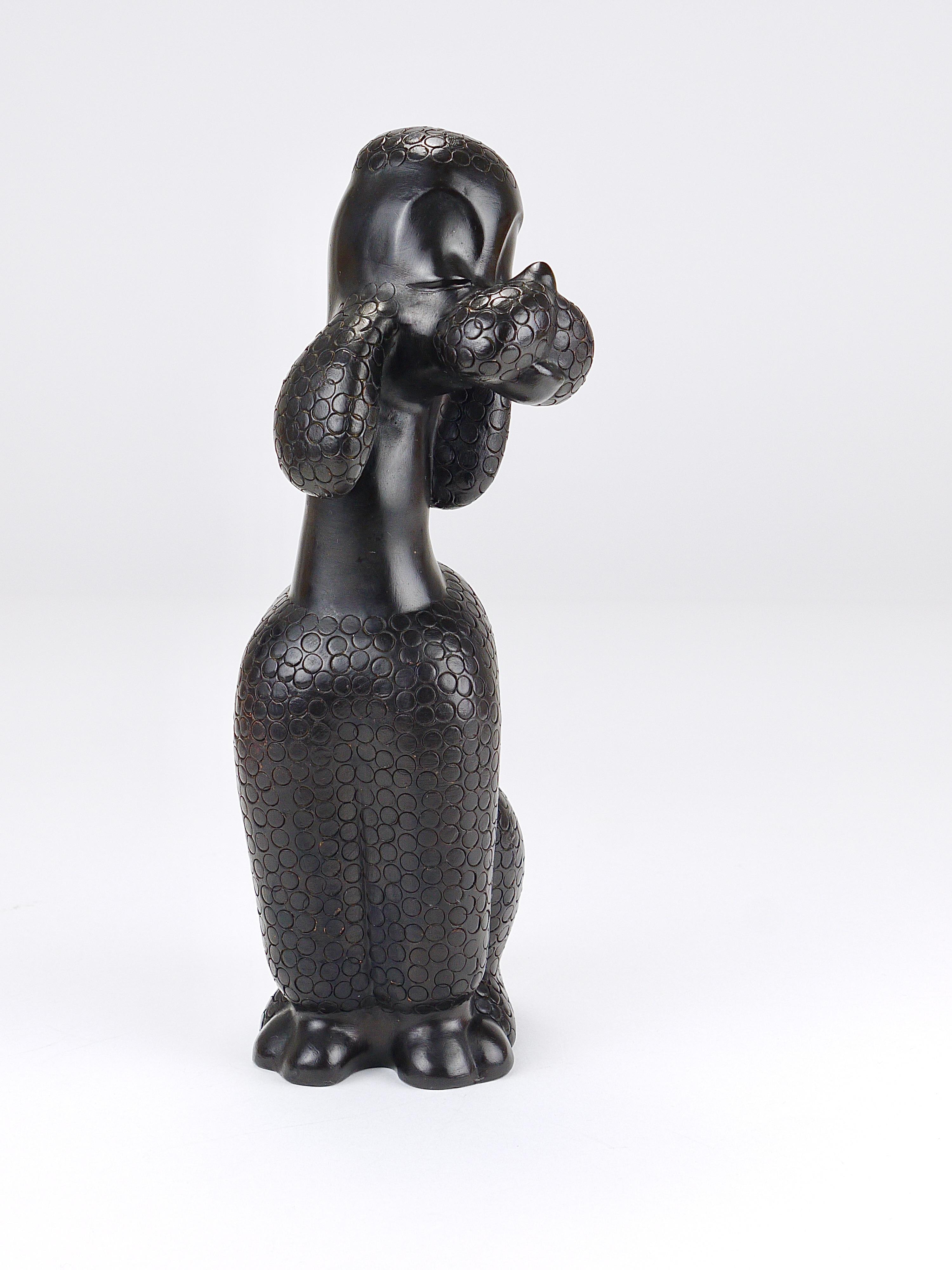 Charmante sculpture de chien caniche par Leopold Anzengruber, Autriche, années 1950 en vente 6