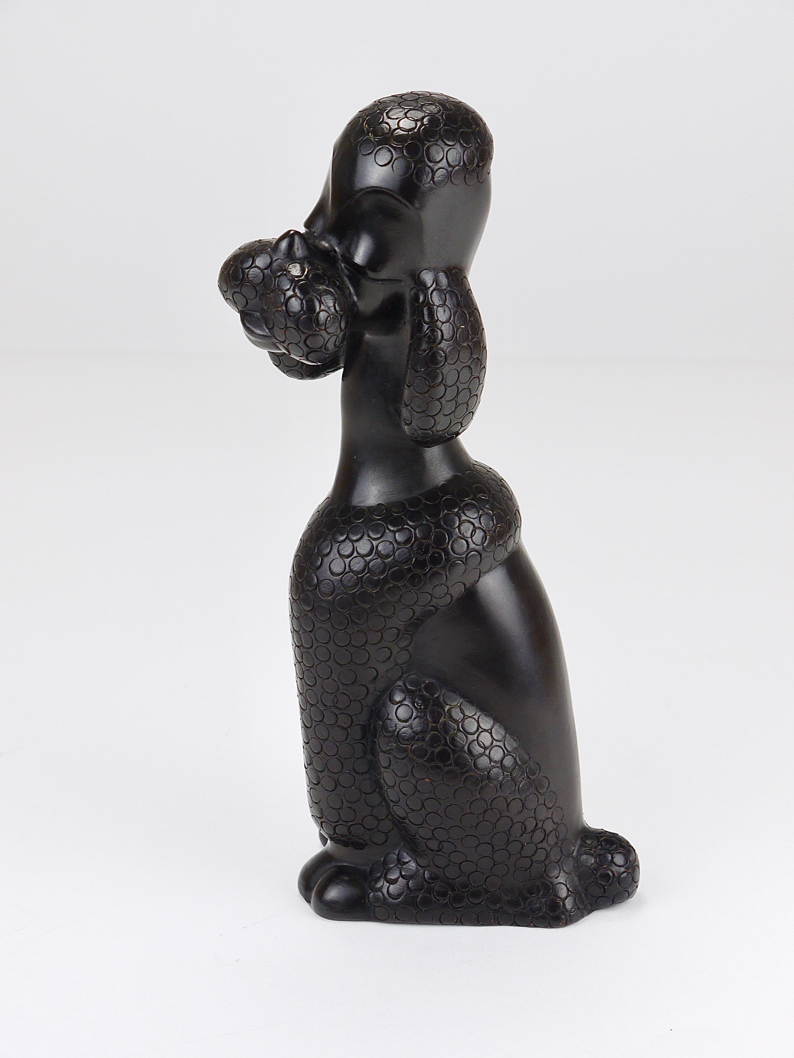 Charmante sculpture de chien caniche par Leopold Anzengruber, Autriche, années 1950 en vente 9