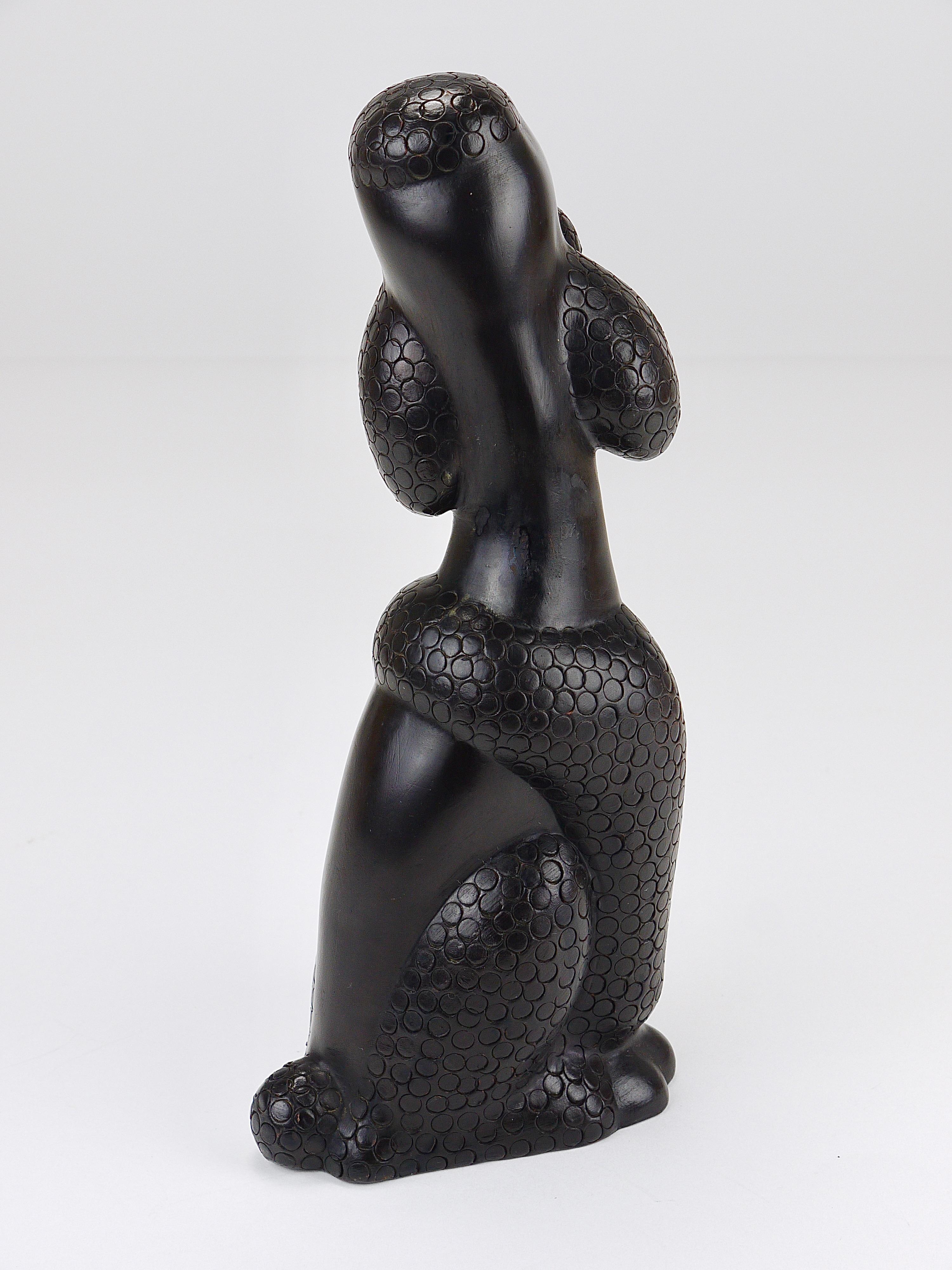 Charmante sculpture de chien caniche par Leopold Anzengruber, Autriche, années 1950 en vente 10