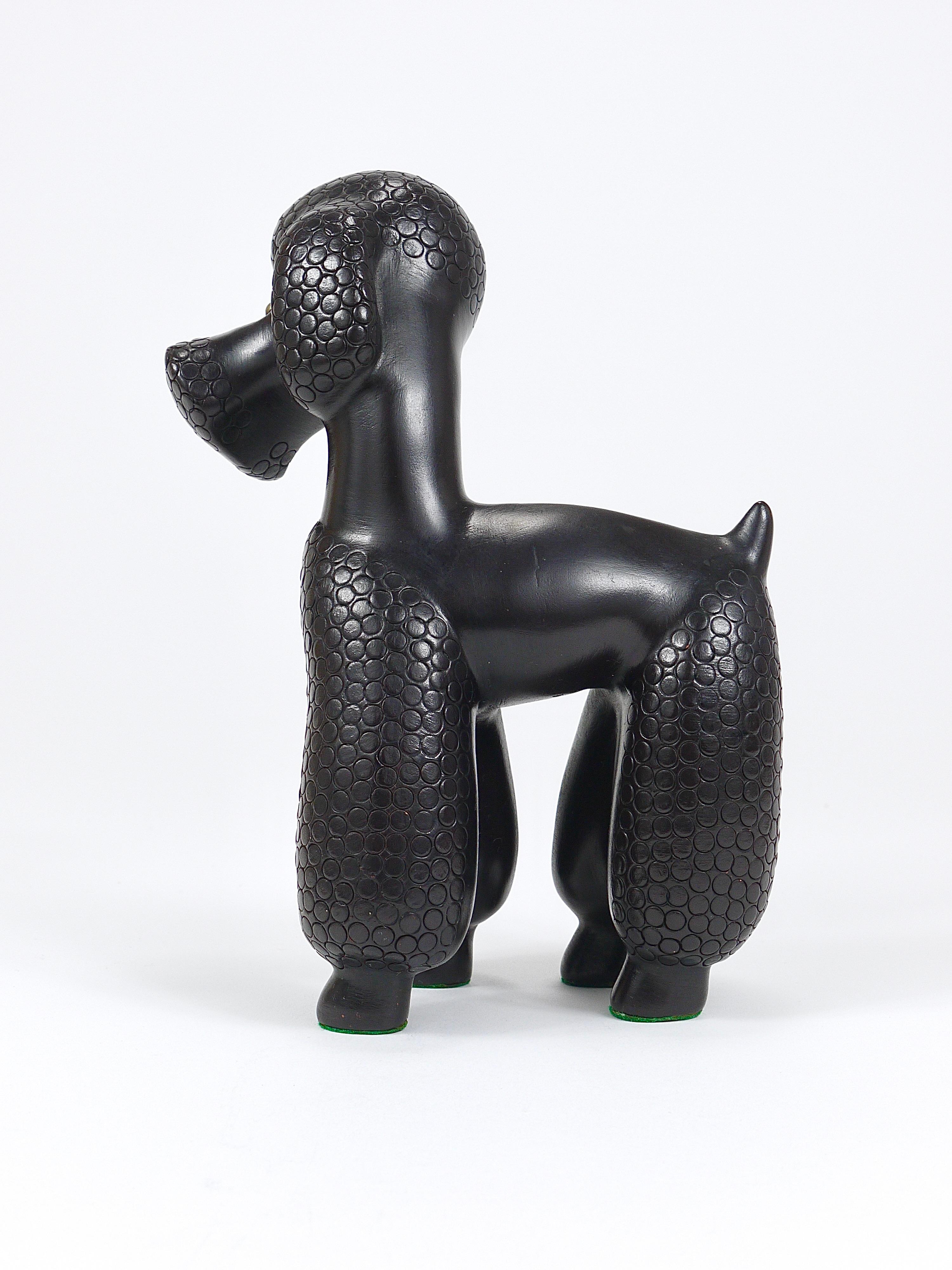Charming Dog Poodle Sculpture Figurine by Leopold Anzengruber, Austria, 1950s en Bueno estado para la venta en Vienna, AT