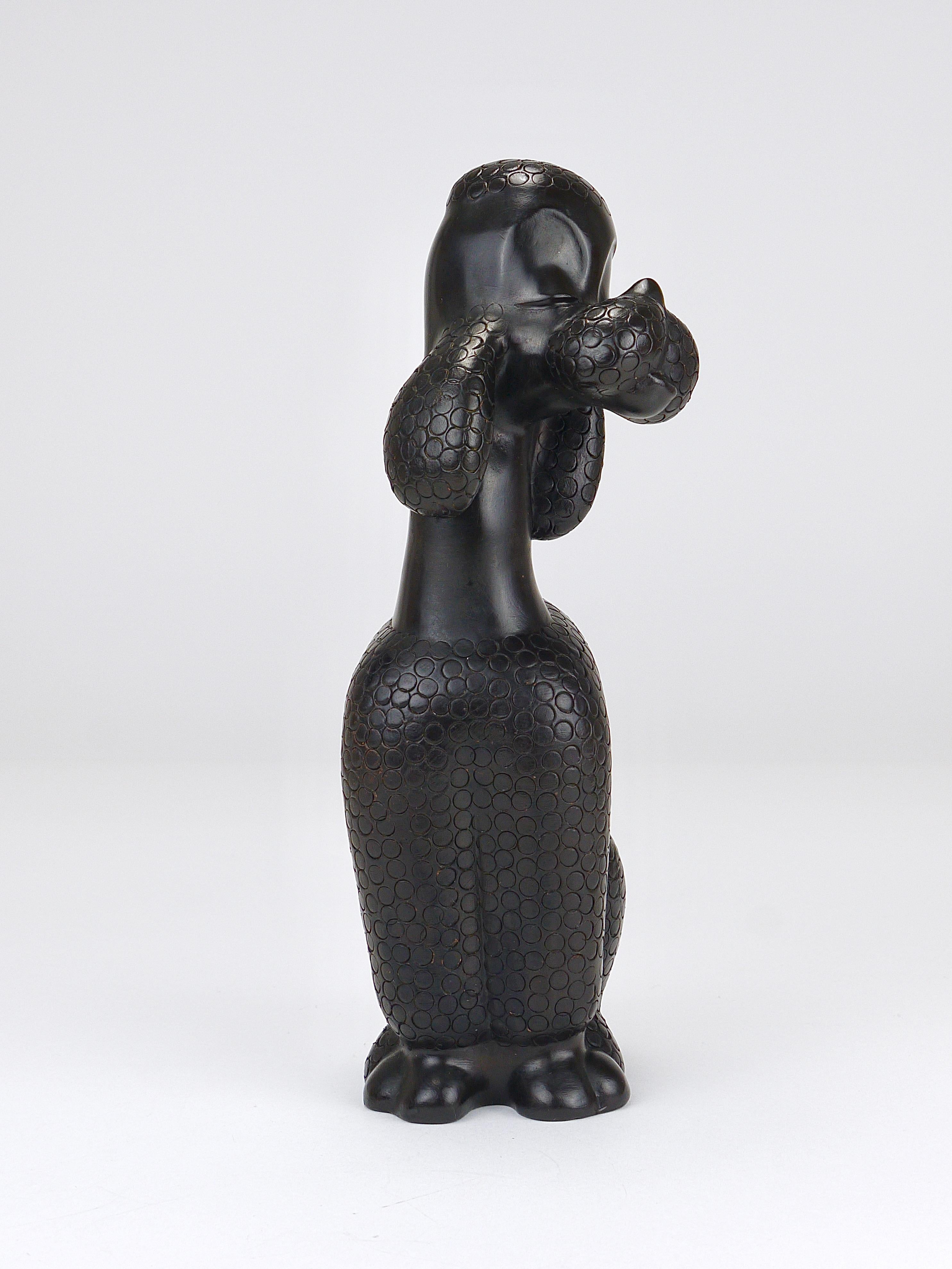 Laiton Charmante sculpture de chien caniche par Leopold Anzengruber, Autriche, années 1950 en vente