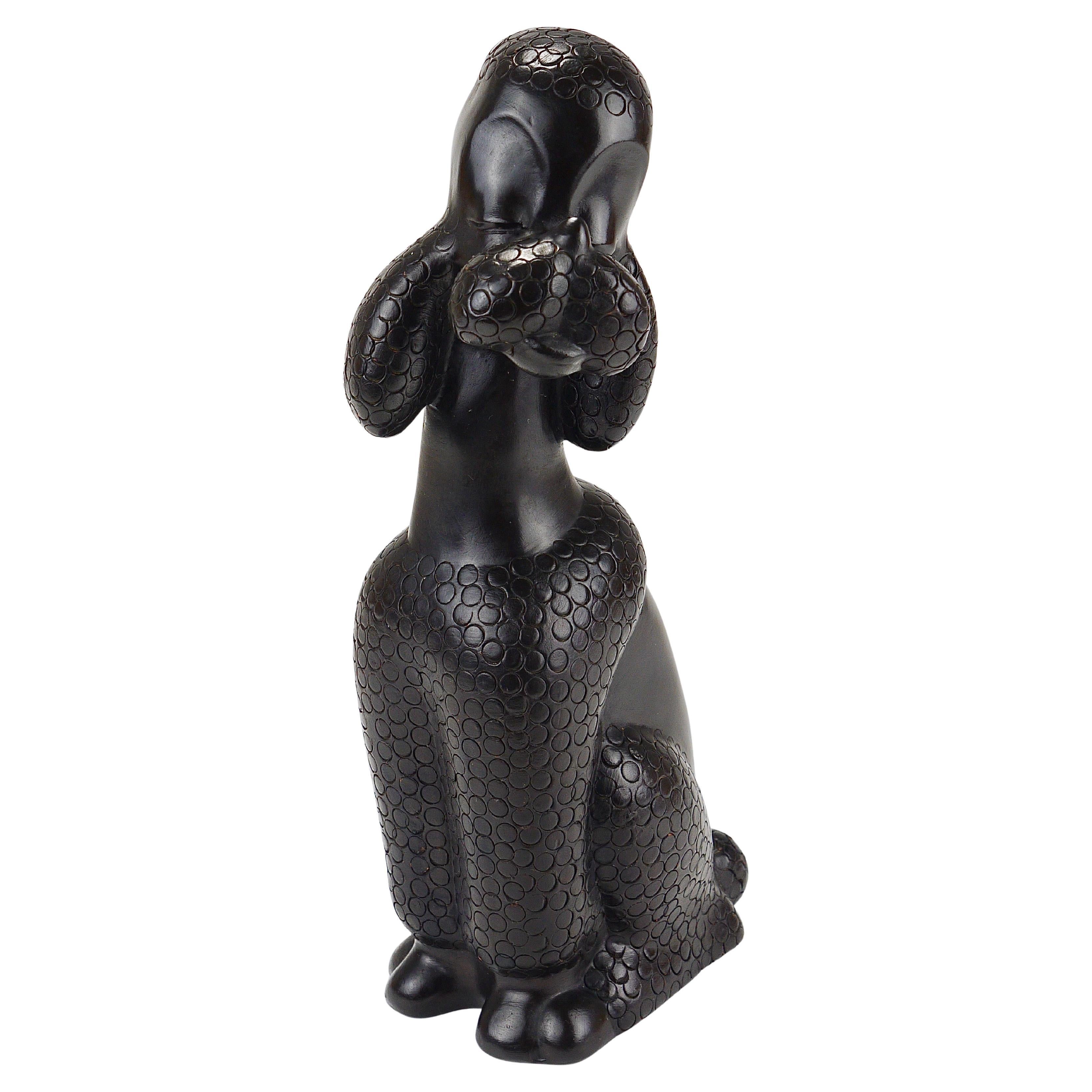 Charmante sculpture de chien caniche par Leopold Anzengruber, Autriche, années 1950 en vente