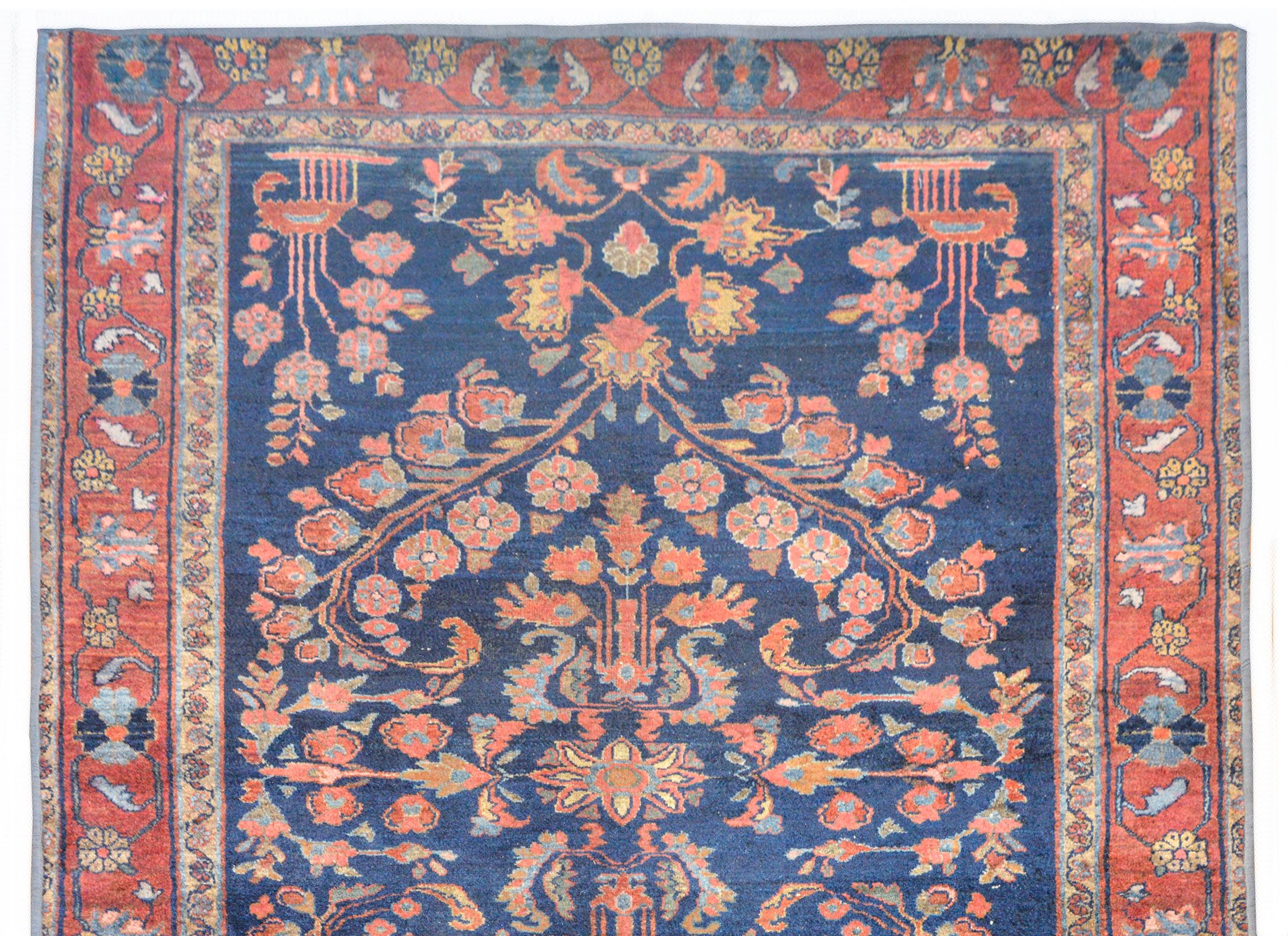 Charming Early 20th Century Sarouk Rug In Good Condition In Chicago, IL