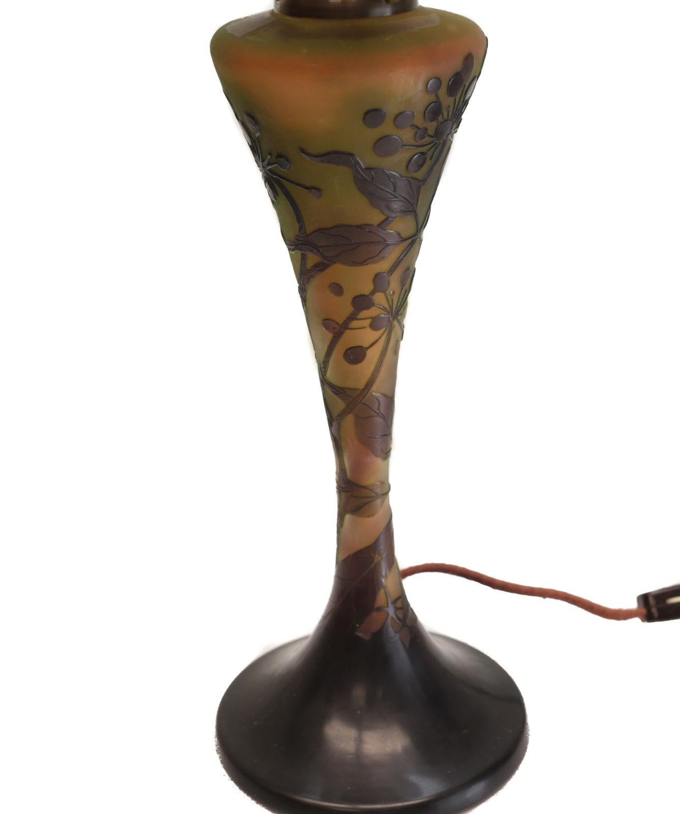 European Charming Emile Galle Art Glass Cameo Table Lamp, Fourth Quarter of 19th Century For Sale