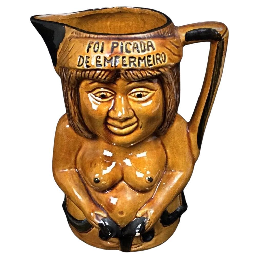 Encantadora jarra de terracota esmaltada y craquelada que representa a una mujer - 2Y260