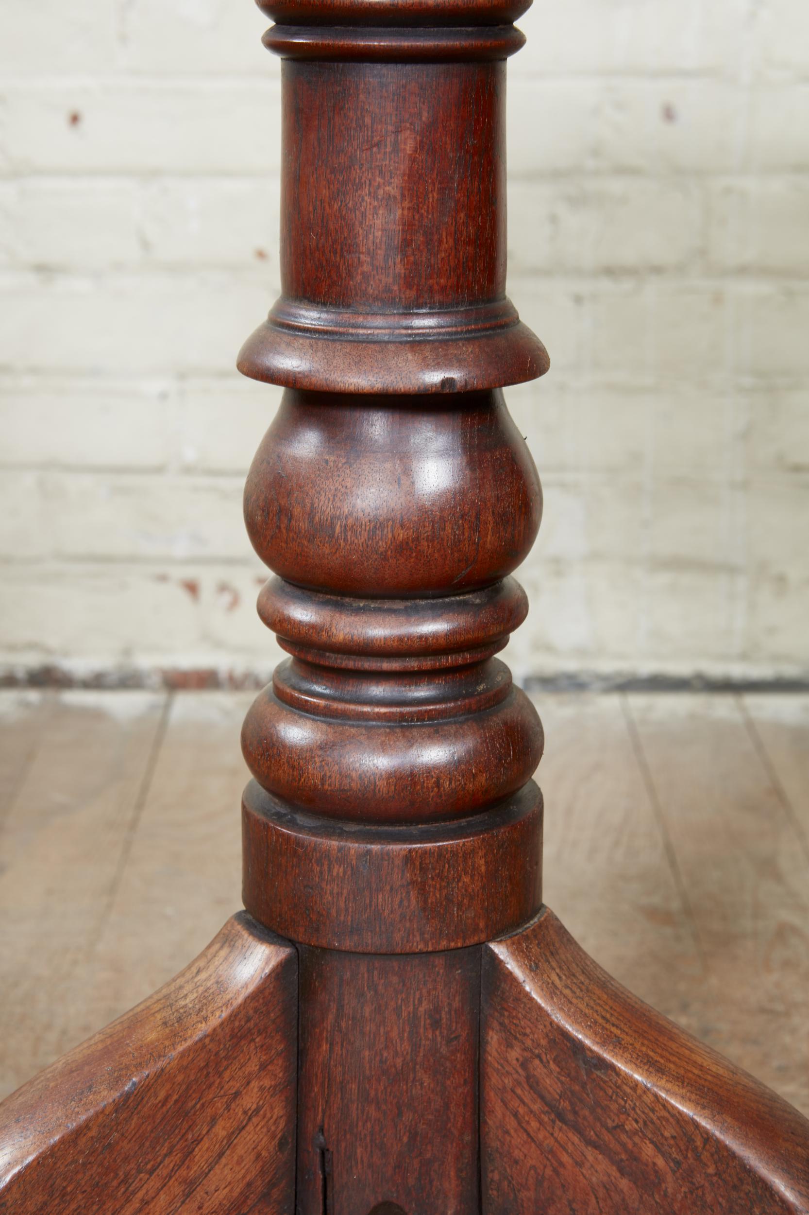 19th Century Charming English Country Wine Table For Sale