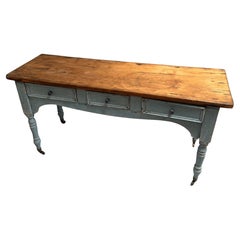 Encantadora mesa inglesa estrecha para servir o trabajar