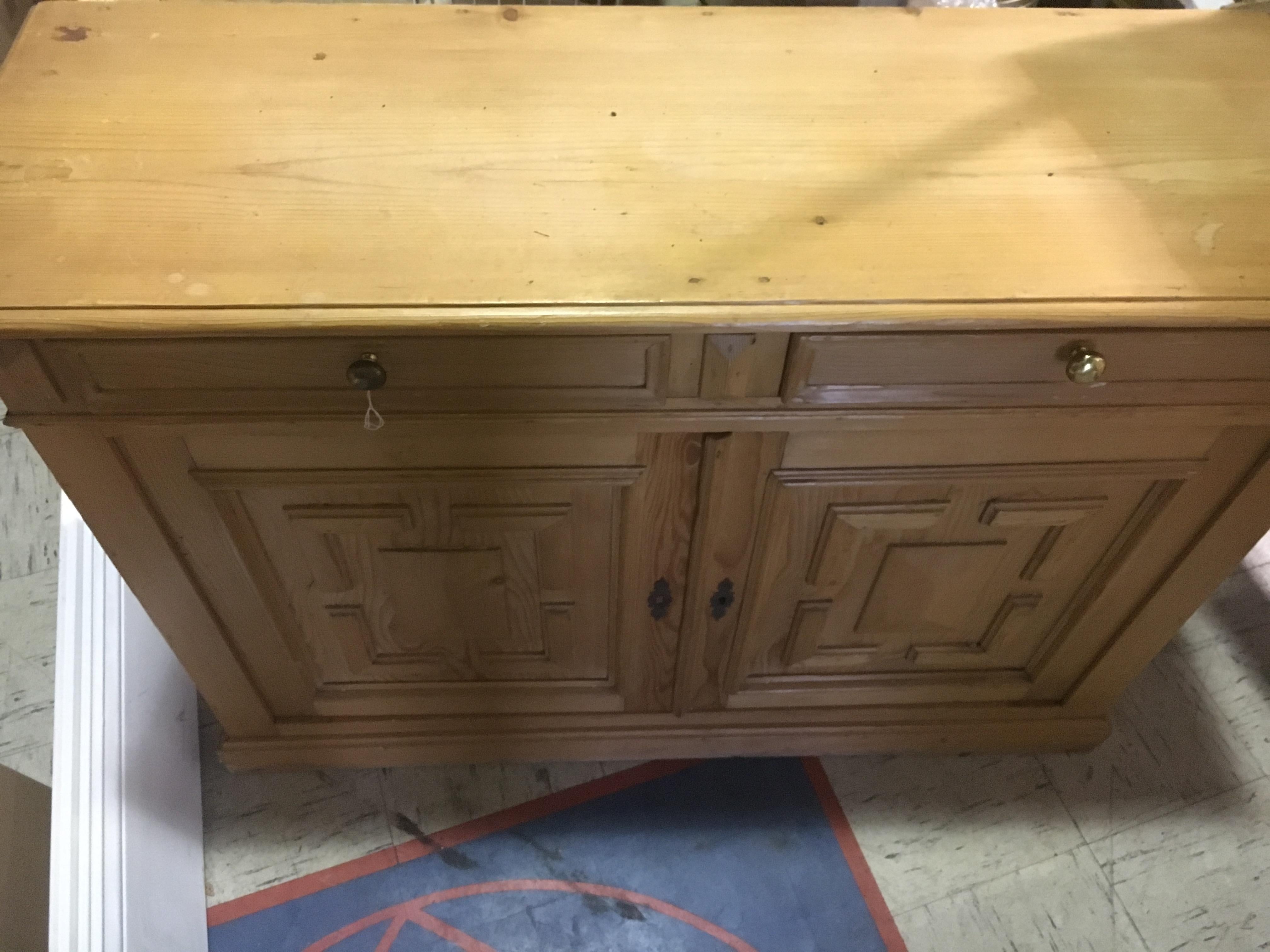 Charming English Pine Side Table or Dressing Table In Excellent Condition For Sale In Buchanan, MI