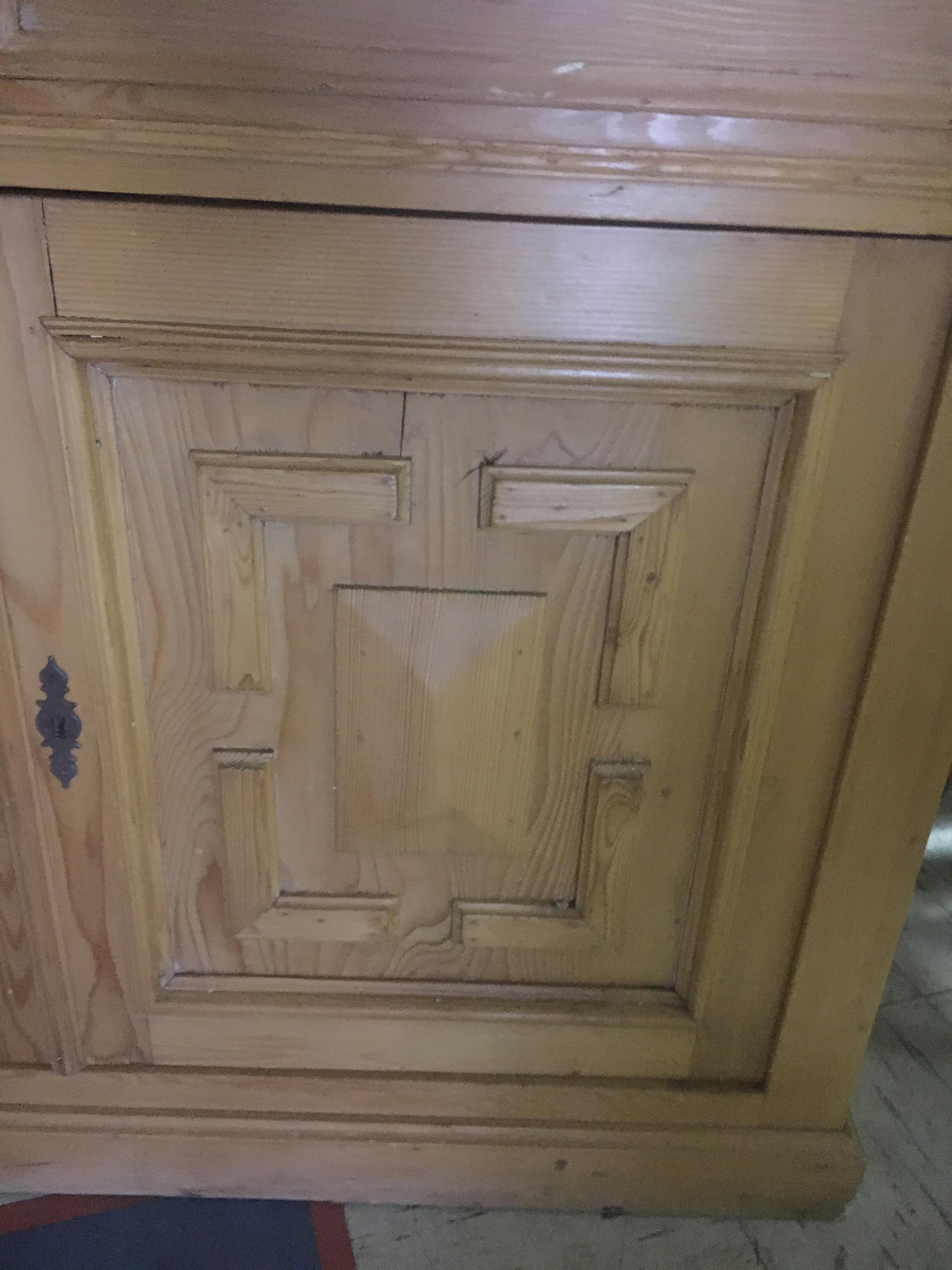 Charming English Pine Side Table or Dressing Table In Excellent Condition For Sale In Buchanan, MI