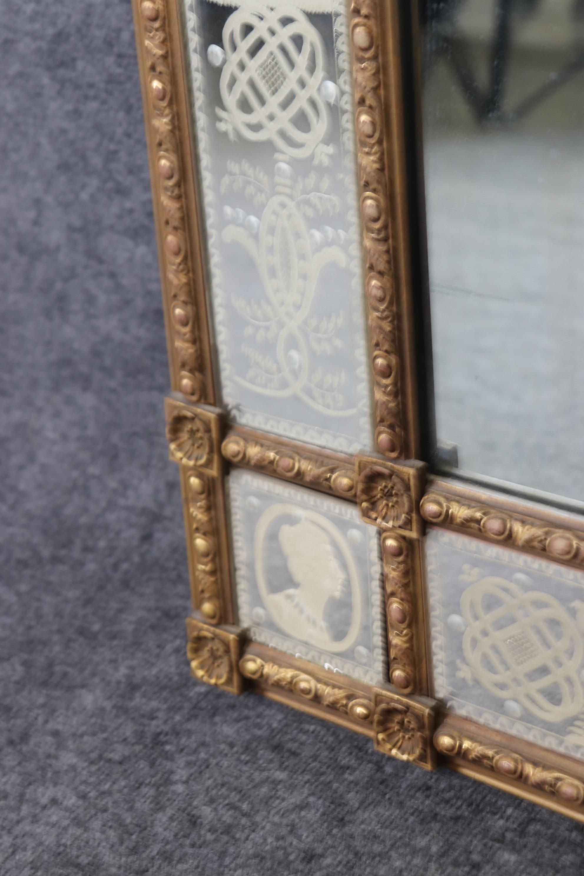 Charming Etched Glass Italian Husband and Wife Giltwood Mirror For Sale 7