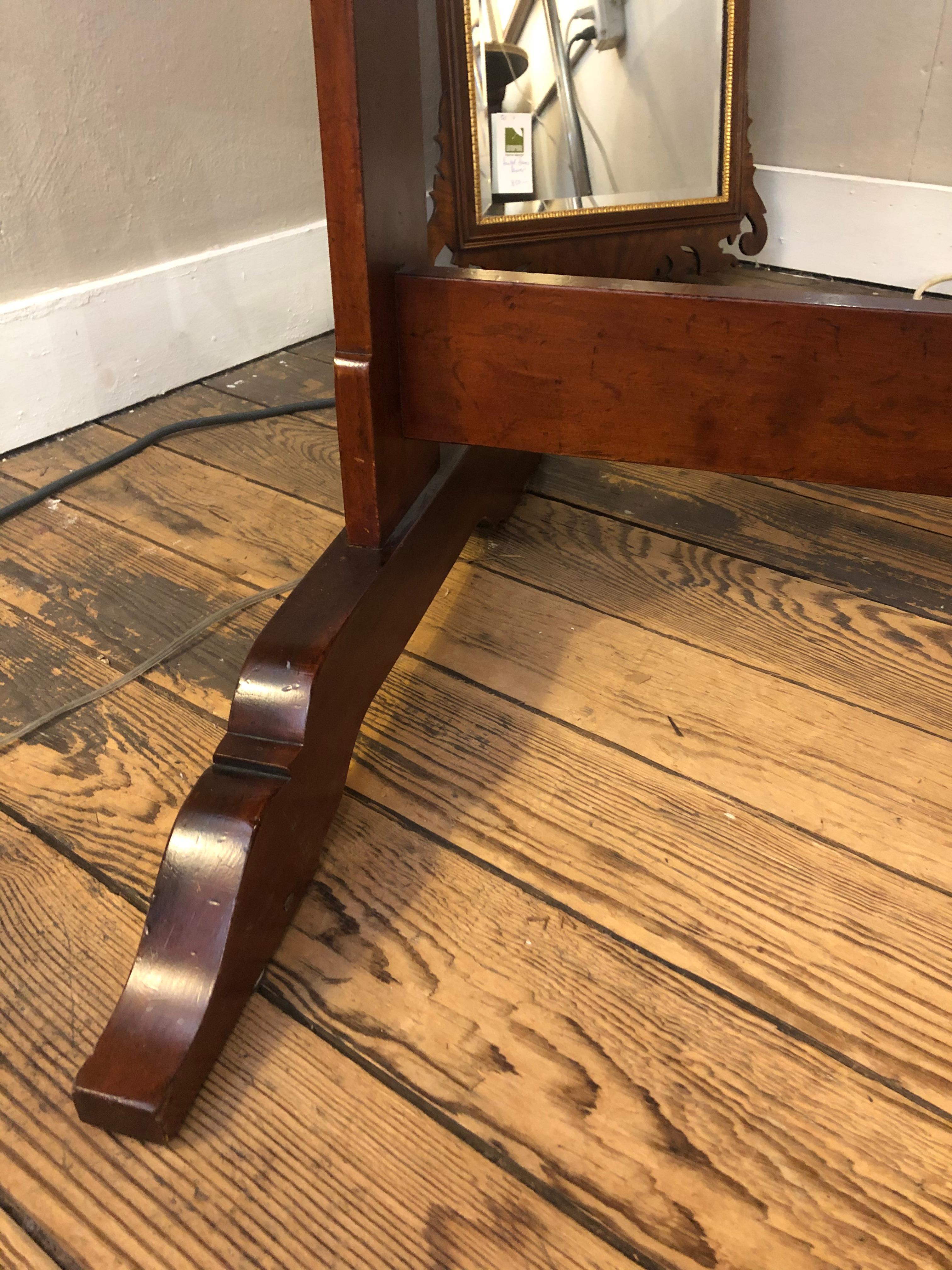 Charming Federal Style Cherry Trestle Base Oval Gate Leg Dining Table In Good Condition In Hopewell, NJ