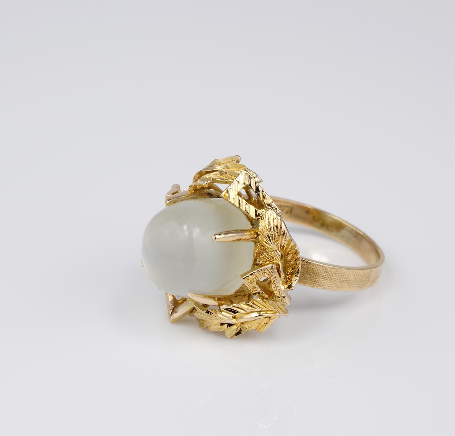 Women's Charming 1950s Vintage 11.80 Carat Moonstone 14 Karat Gold Ring