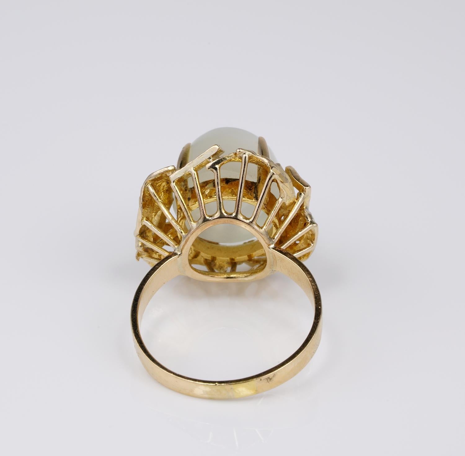 Charming 1950s Vintage 11.80 Carat Moonstone 14 Karat Gold Ring 3
