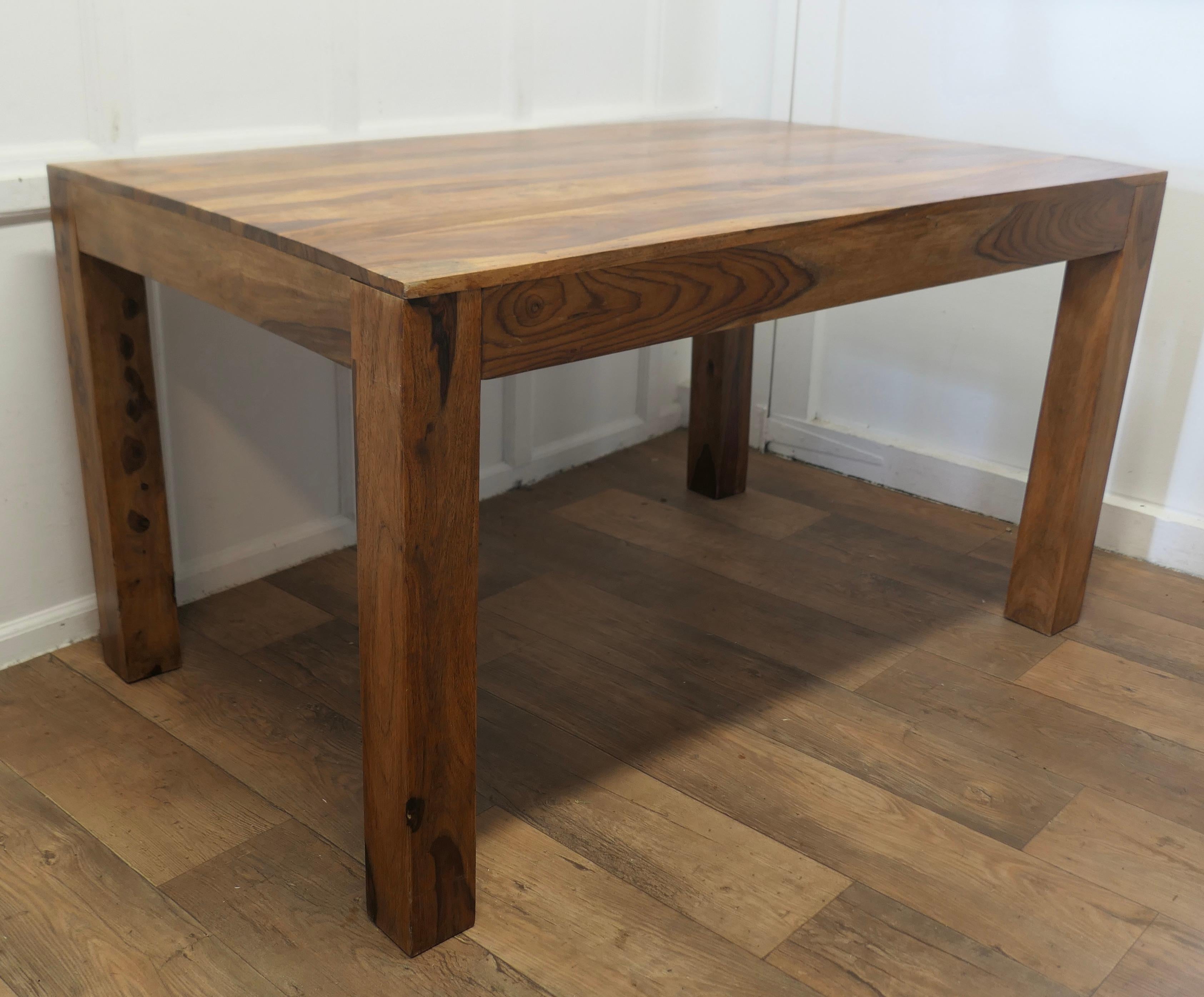 Charming Figured Fruitwood Kitchen Dining Table    In Good Condition For Sale In Chillerton, Isle of Wight