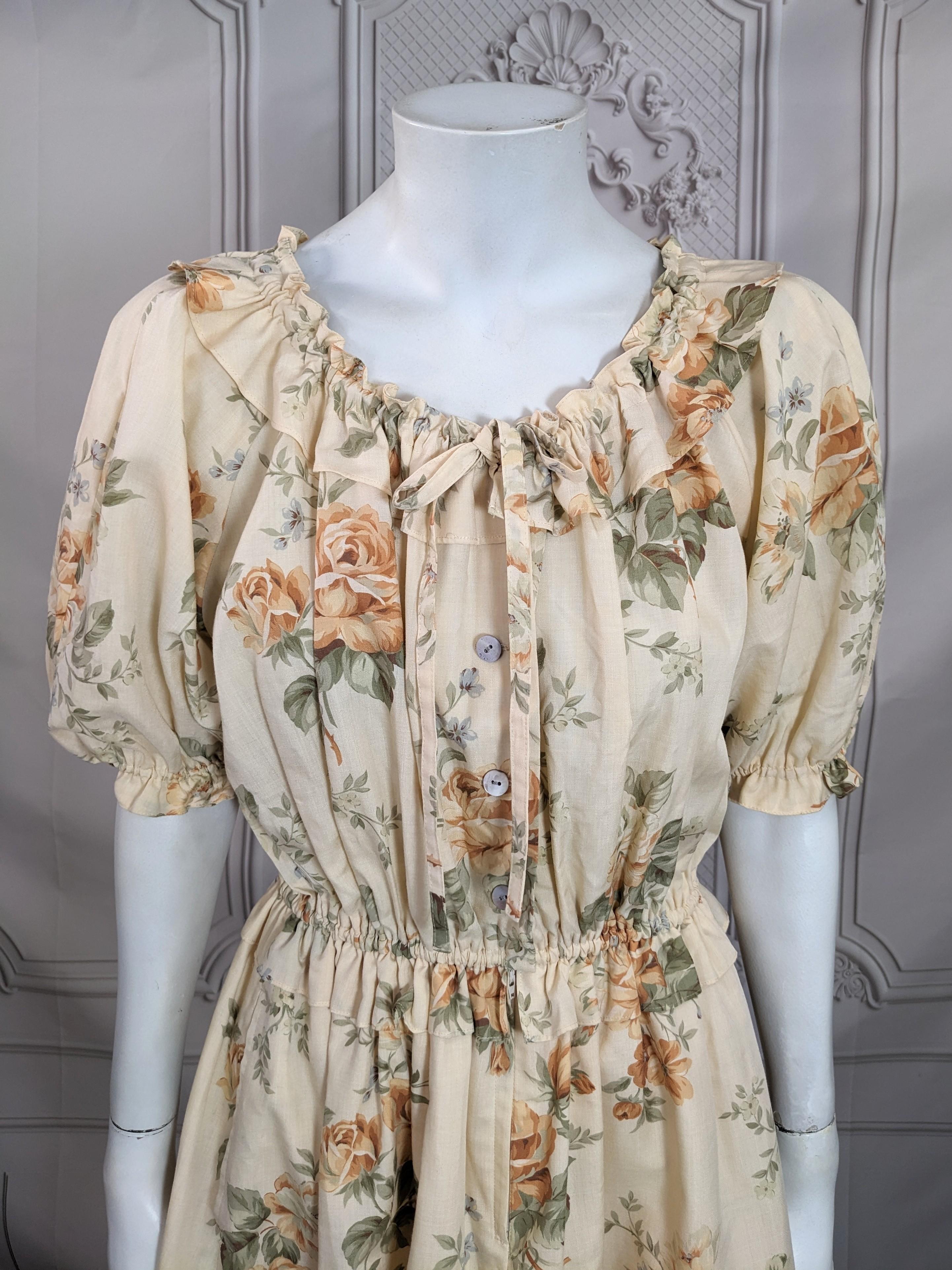 Encantador Vestido de Día con Estampado Floral Beige en venta