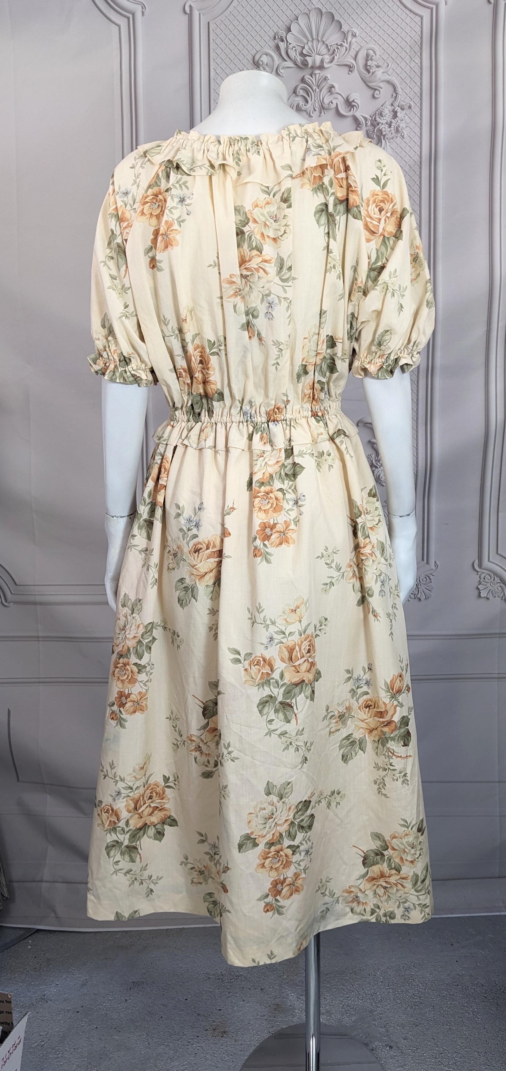 Encantador Vestido de Día con Estampado Floral en venta 1