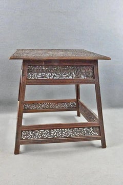 Charmant gueridon en bois d'art populaire circa 1900