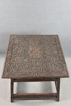 Incantevole gueridon in legno di arte popolare del 1900 circa