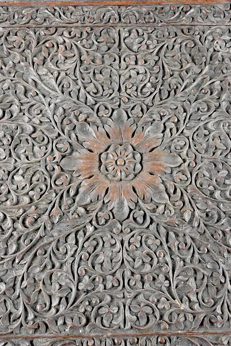 Encantador gueridón de madera de arte popular circa 1900 siglo XIX en venta