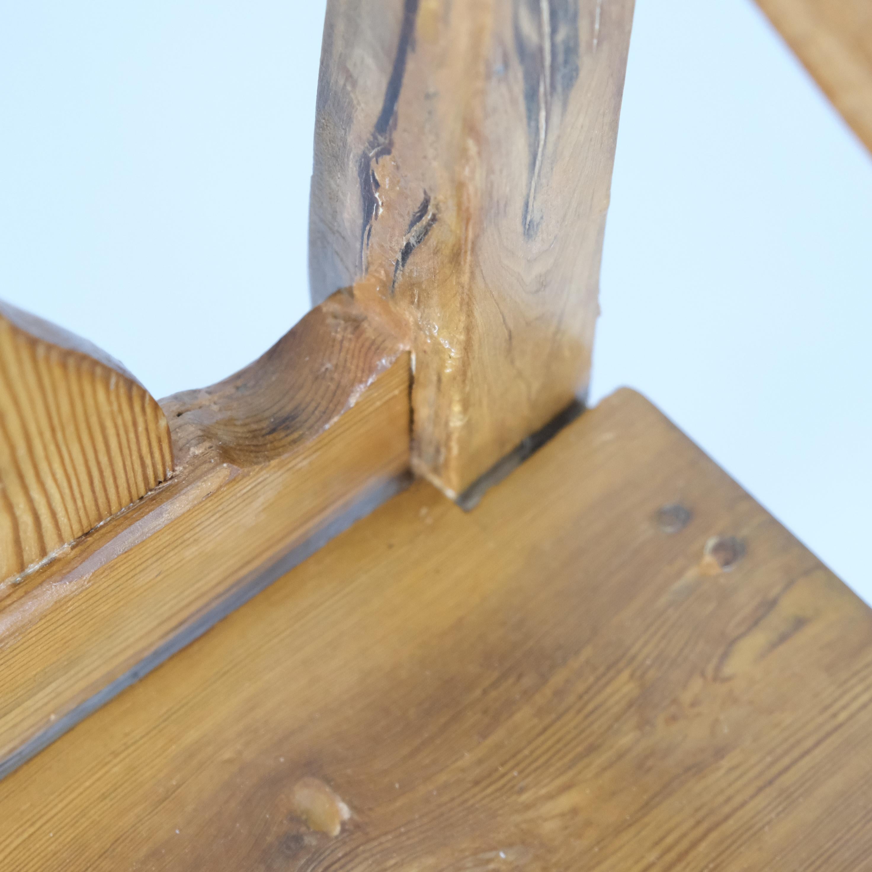 Charmanter Folk Child Feeding Chair, Kiefer, Finnland 1800er (Kiefernholz) im Angebot