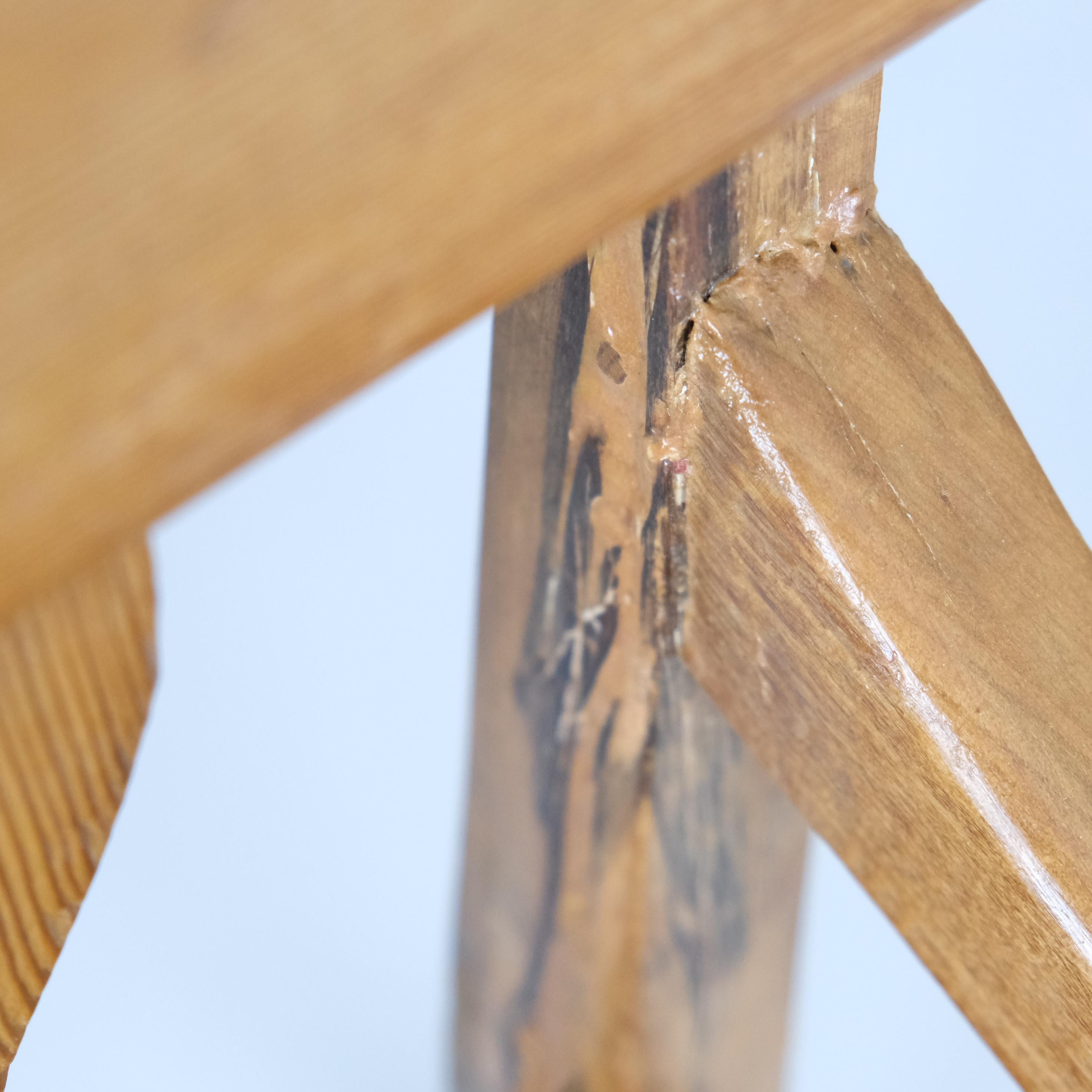 Charmanter Folk Child Feeding Chair, Kiefer, Finnland 1800er im Angebot 1