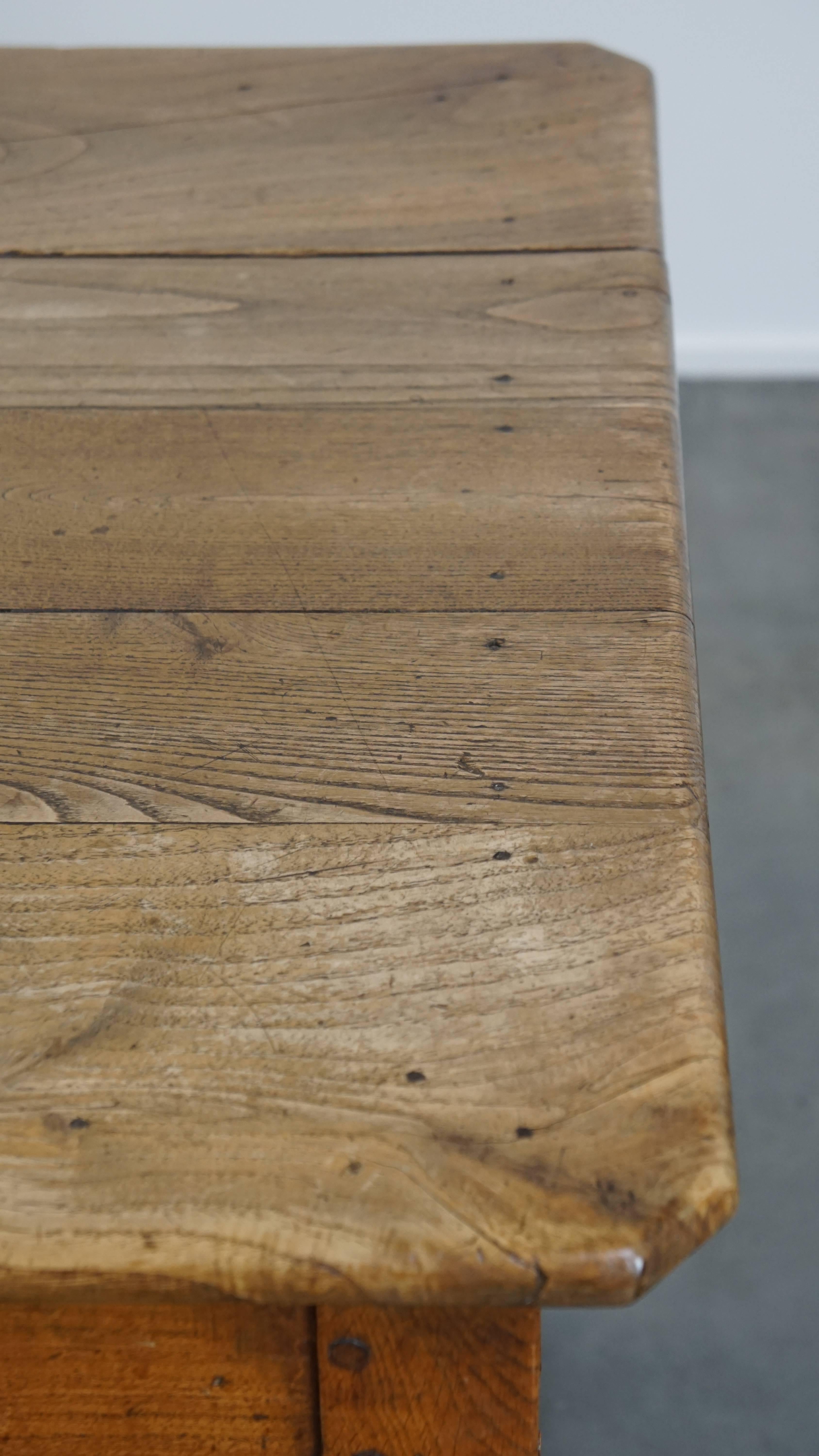 Charmante table de salle à manger / bureau à tiroir - Fin du 18ème siècle en vente 4