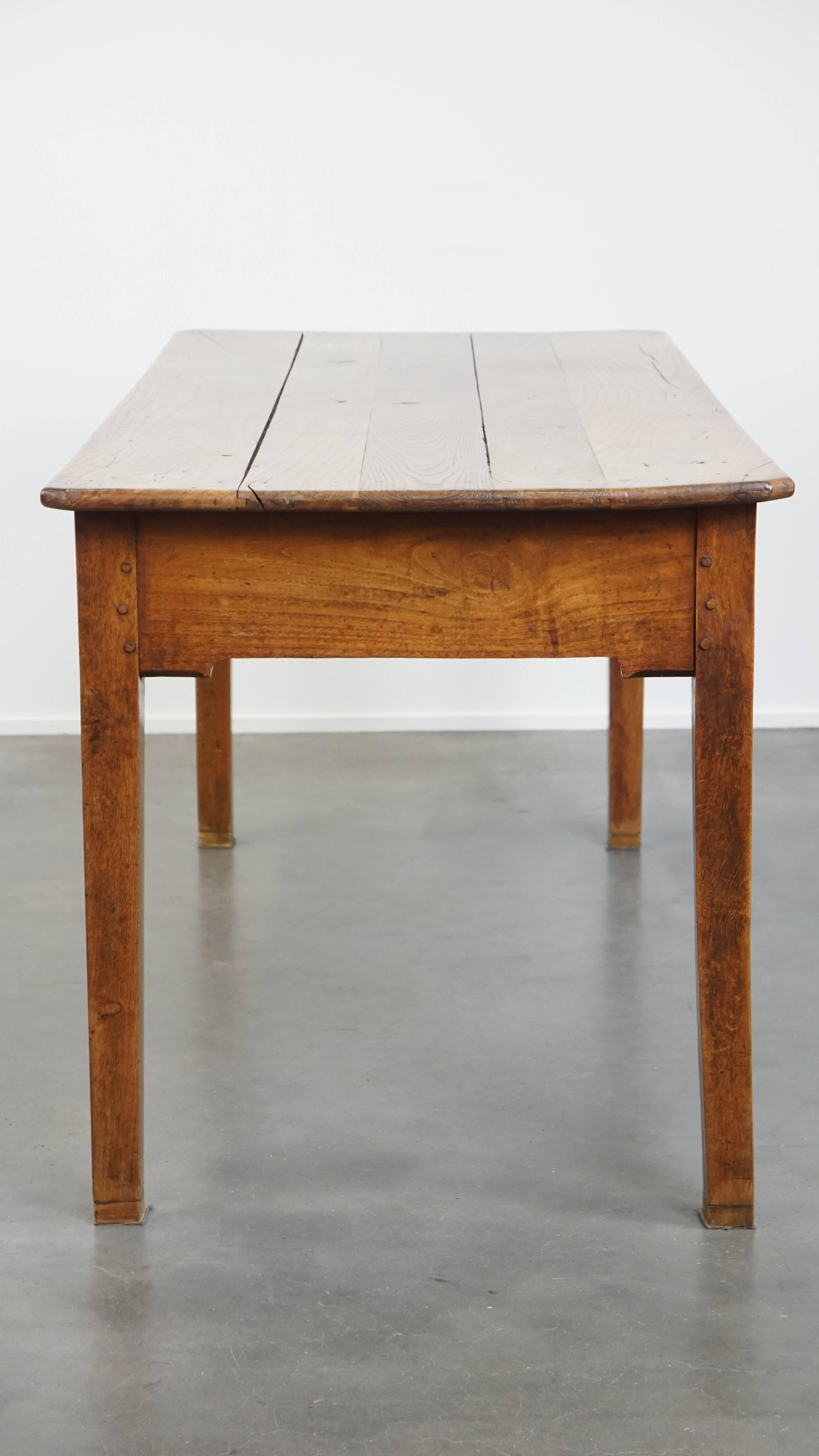 Romain classique Charmante table de salle à manger / bureau à tiroir - Fin du 18ème siècle en vente