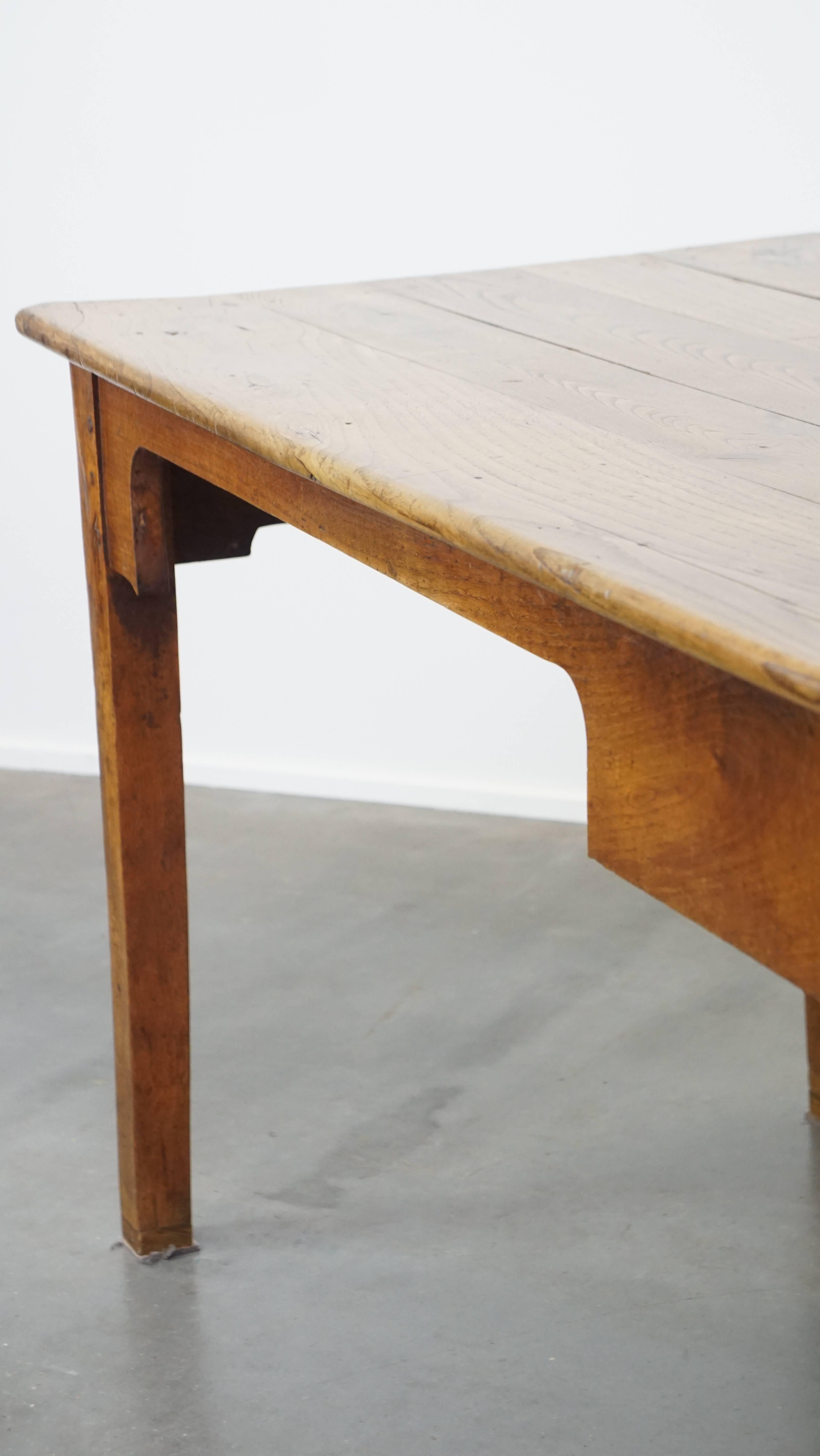 Bois Charmante table de salle à manger / bureau à tiroir - Fin du 18ème siècle en vente