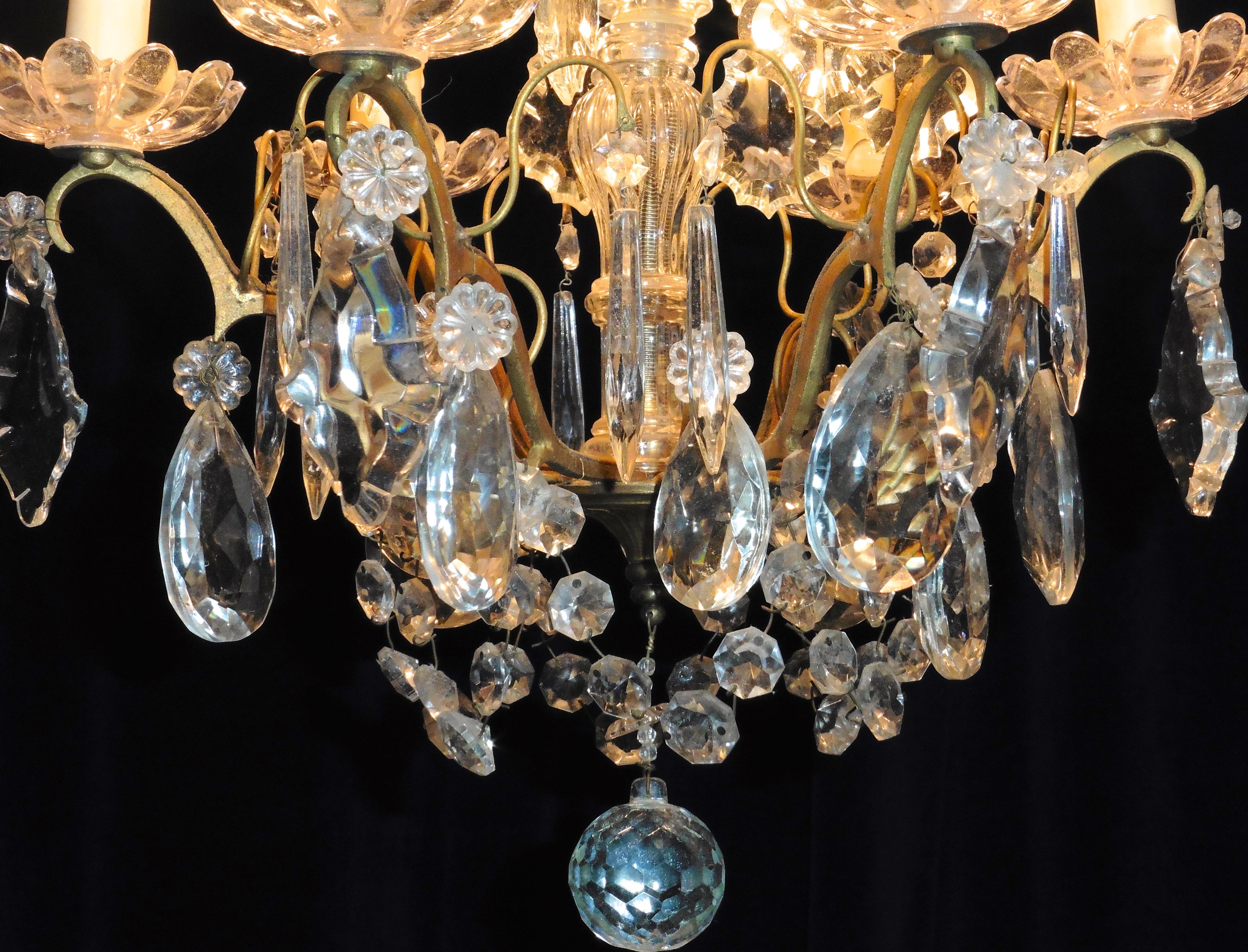 Charming French Cut Glass 6 Branch Brass Chandelier im Zustand „Gut“ in Chillerton, Isle of Wight