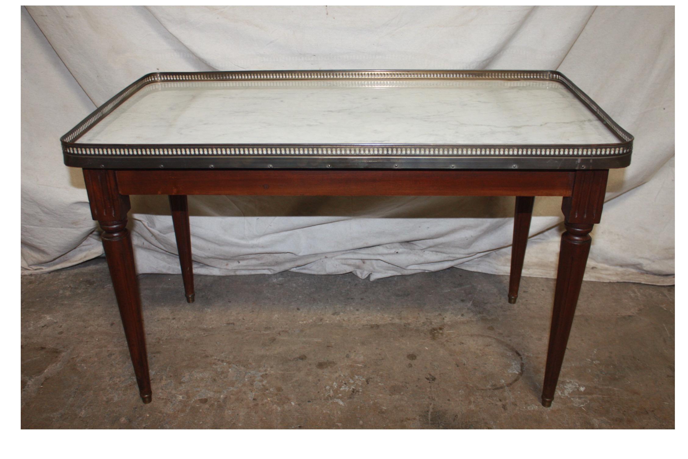 Charmante table française de style Louis XVI Bon état - En vente à Stockbridge, GA