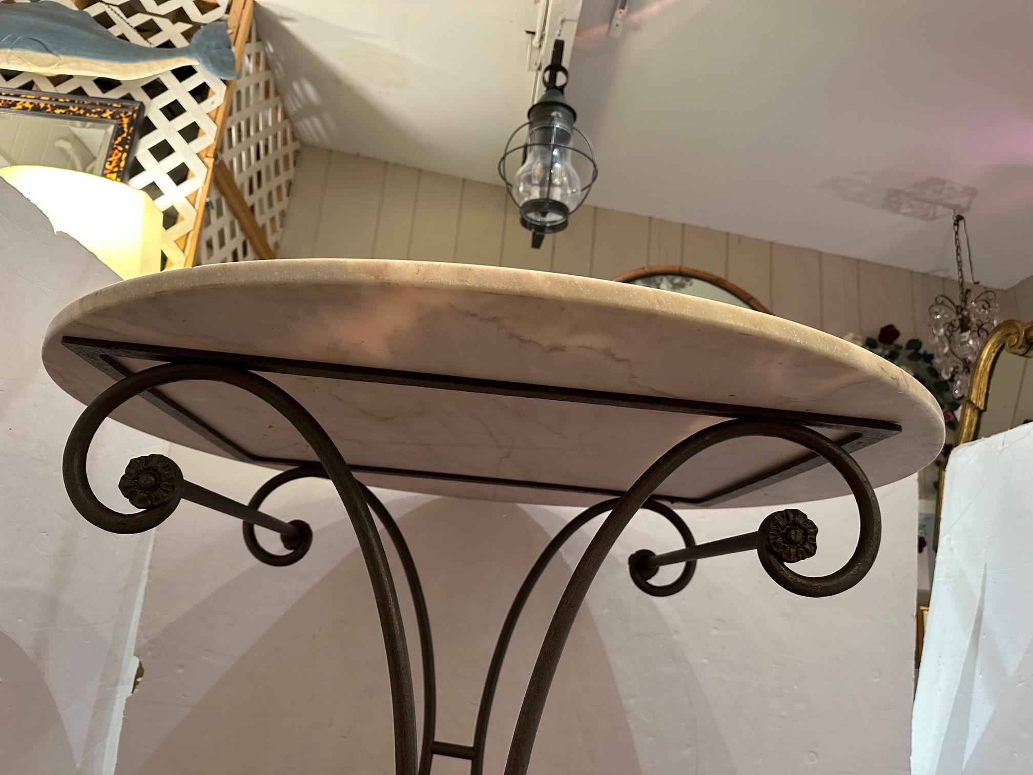 Charming French Vintage Iron and Marble Cafe Round Dining Table In Good Condition In Hopewell, NJ