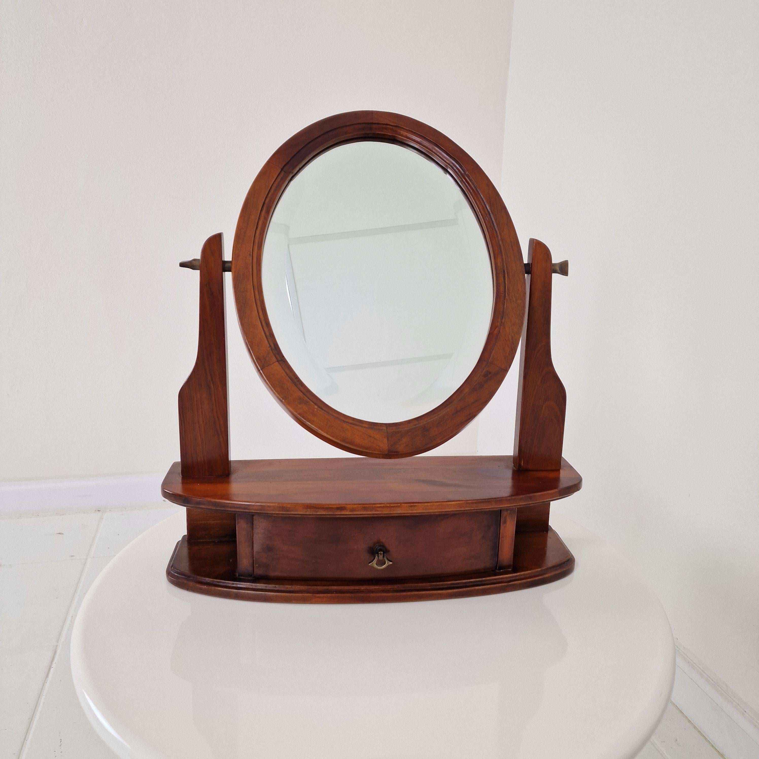 Charming French Wooden Vanity Table with Facet Cut Mirror In Good Condition For Sale In Oud Beijerland, NL