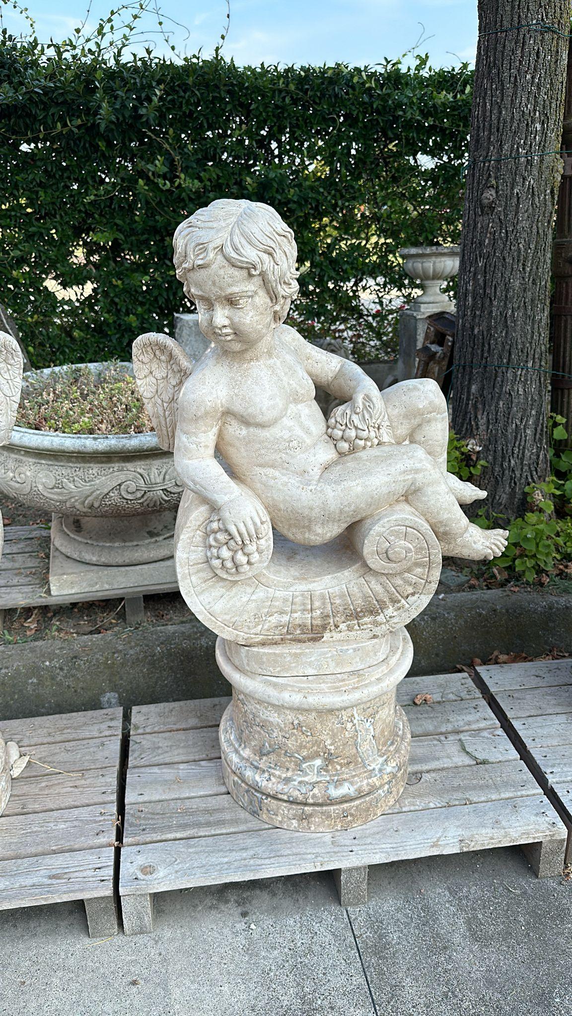 Charmantes sculptures de chérubins de jardin en marbre Bon état - En vente à Madrid, ES