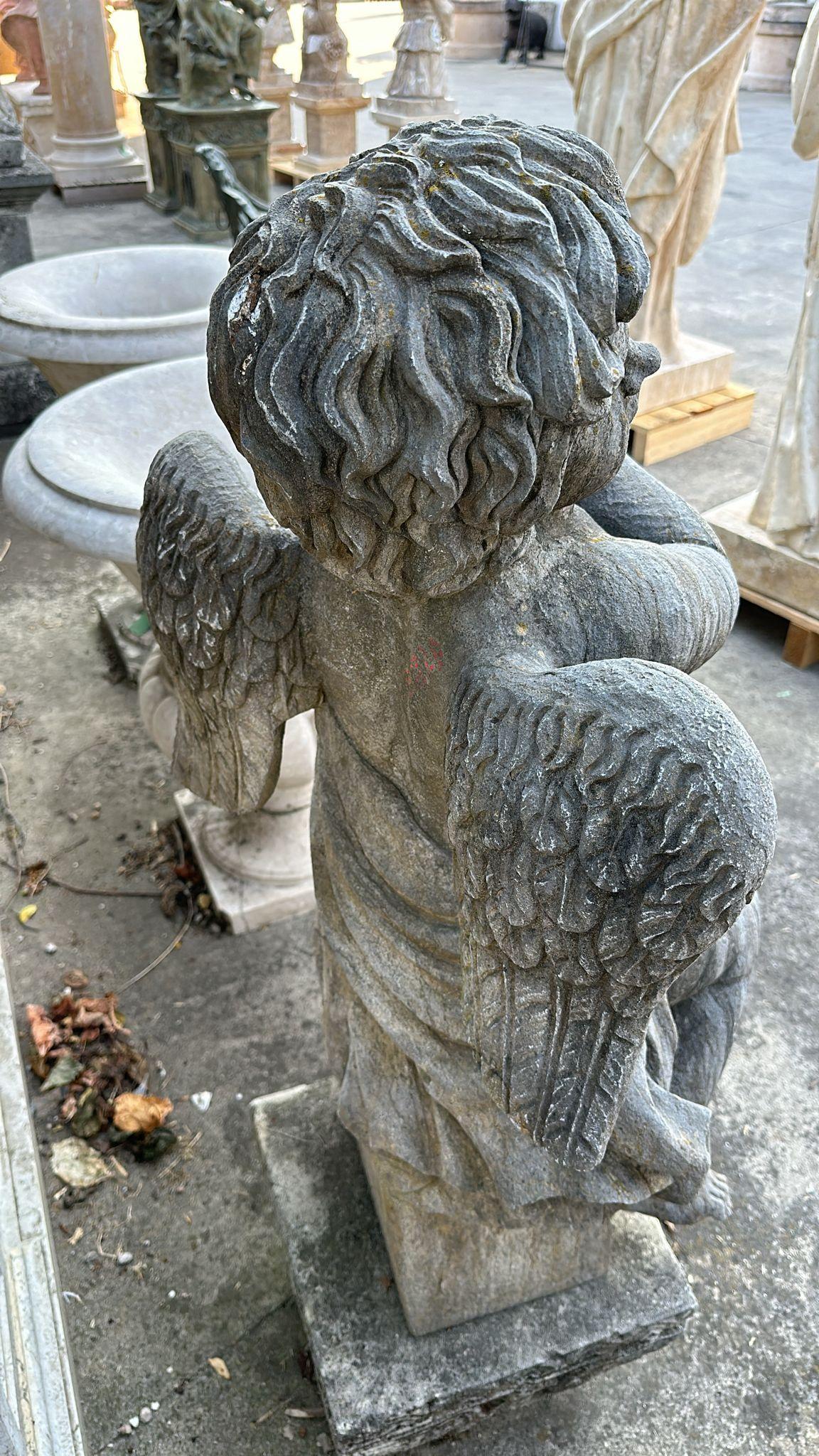Charmantes sculptures en pierre pour le jardin - Lot de 2 chérubins en vente 2