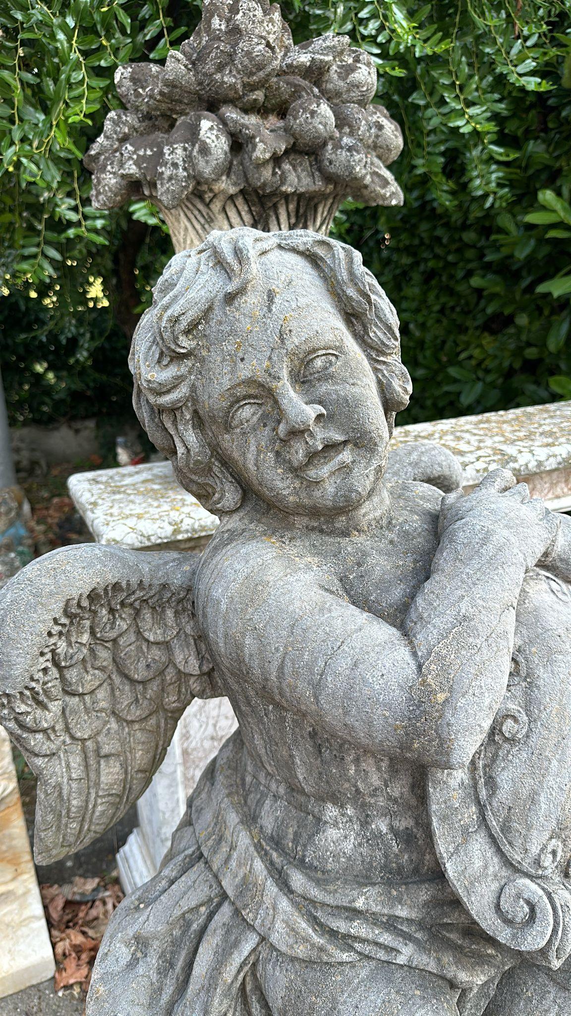 Charmantes sculptures en pierre pour le jardin - Lot de 2 chérubins en vente 3