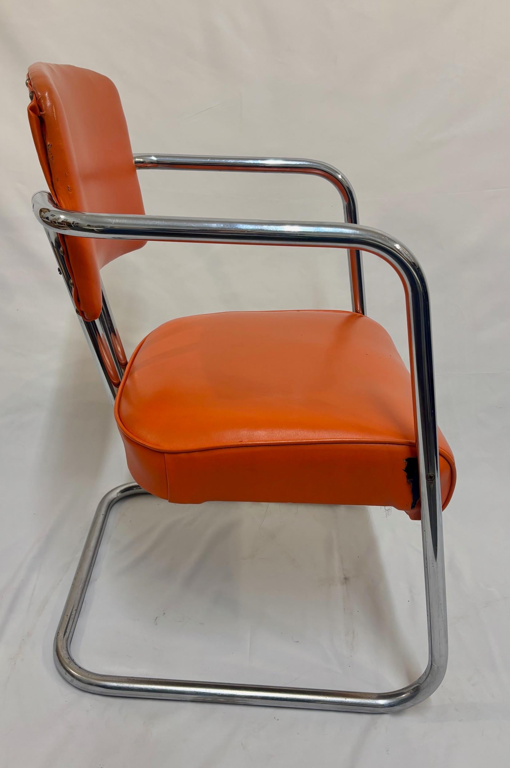 Charming Gilbert Rohde for Sunshade chair In Distressed Condition For Sale In Evanston, IL