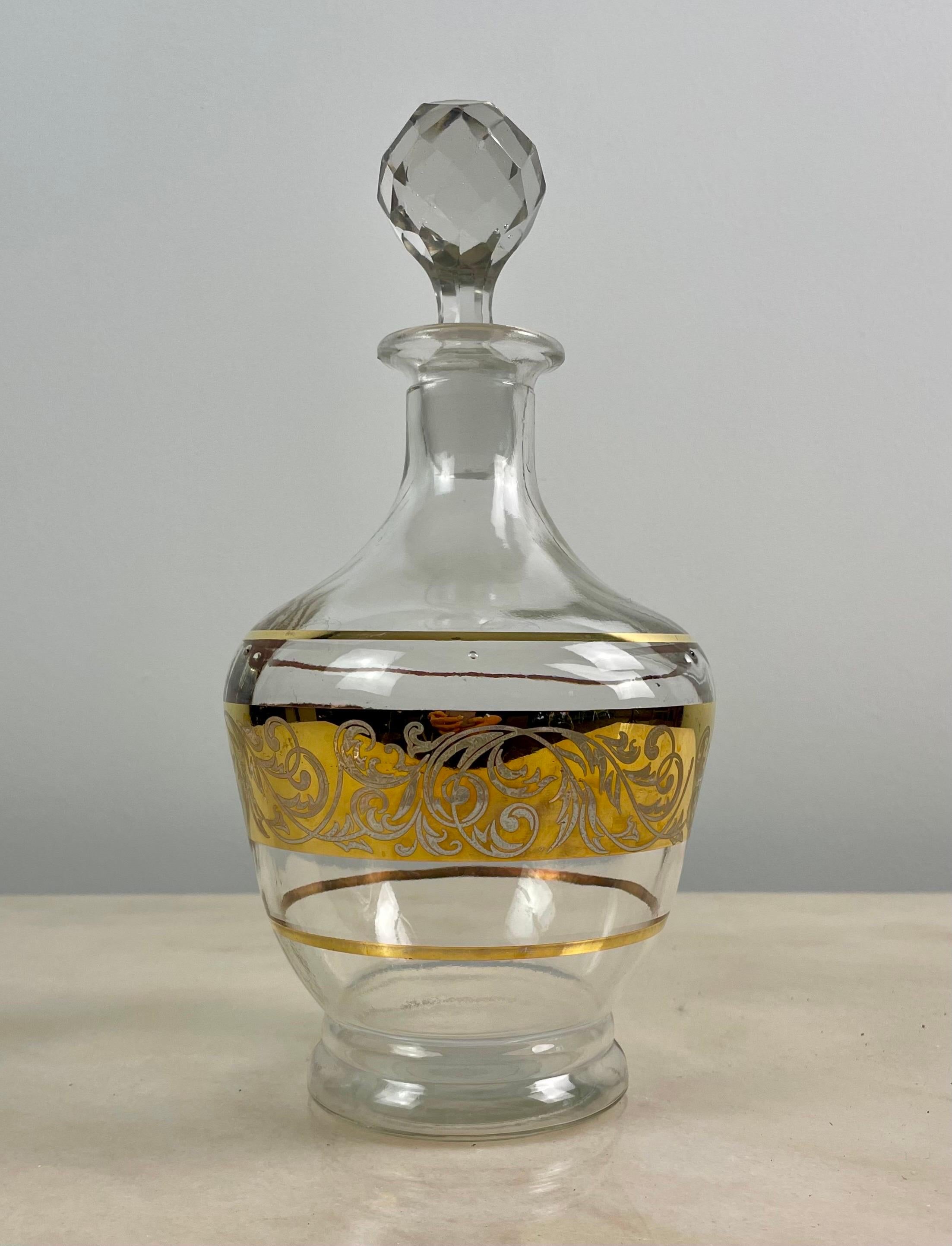 French Art deco decanter in gilded glass and gilded foliage bandage, 1950, France  For Sale