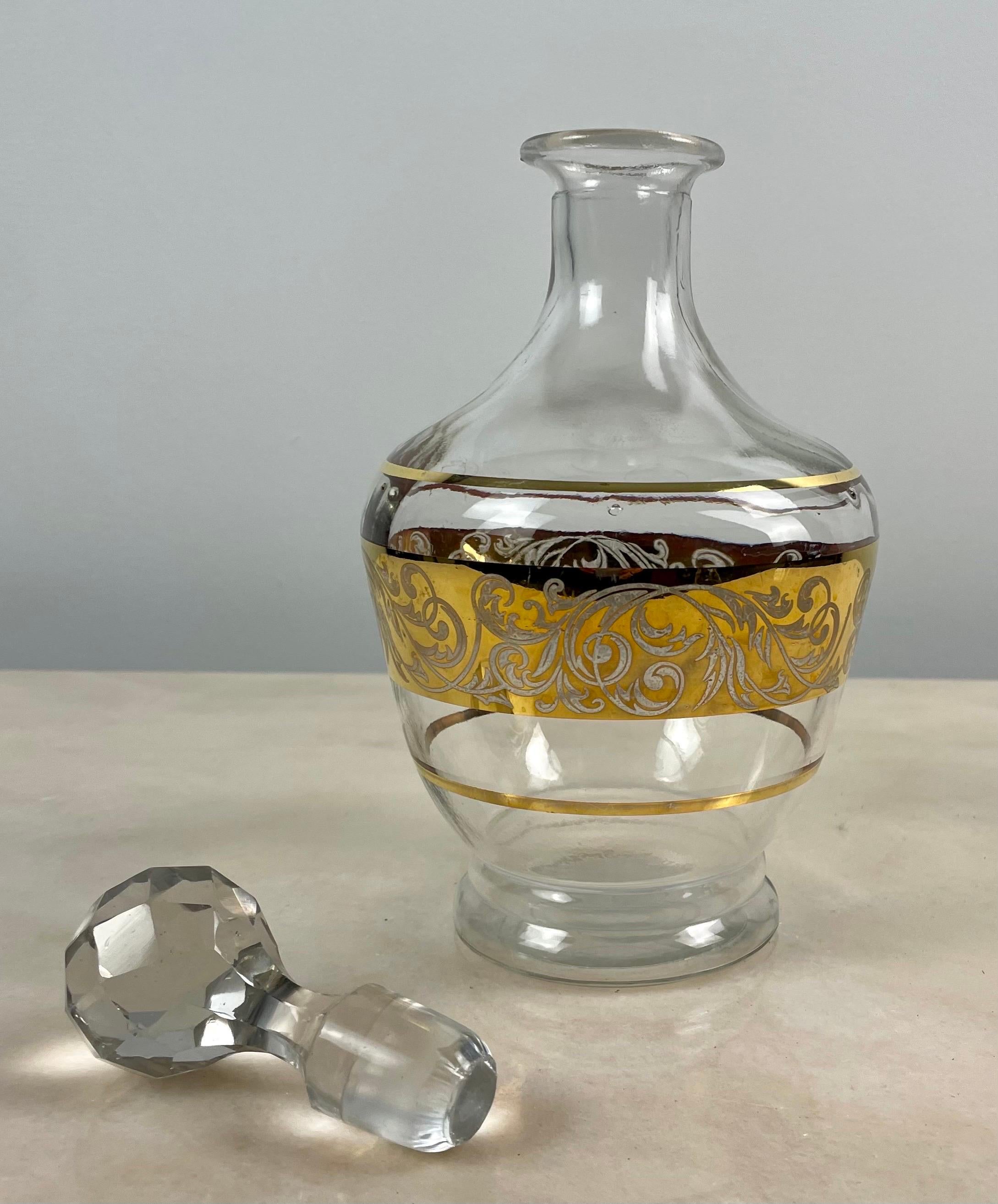 Art deco decanter in gilded glass and gilded foliage bandage, 1950, France  For Sale 2