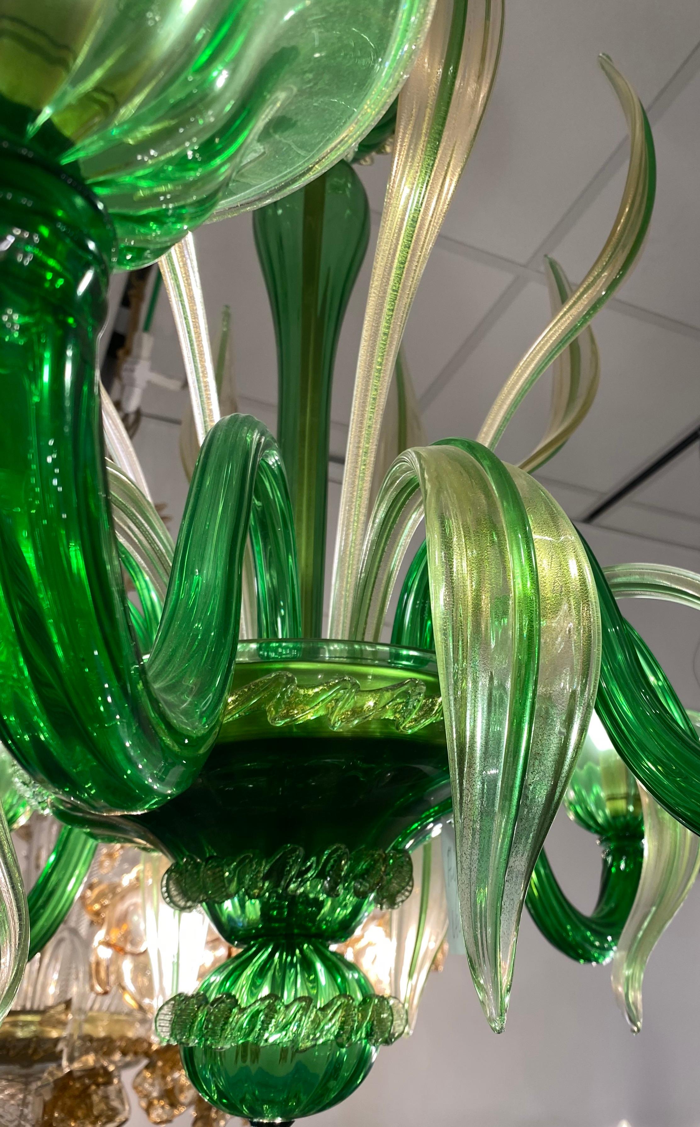 Charming Green Murano Glass Chandelier, Venice, 1990 In Good Condition In Rome, IT