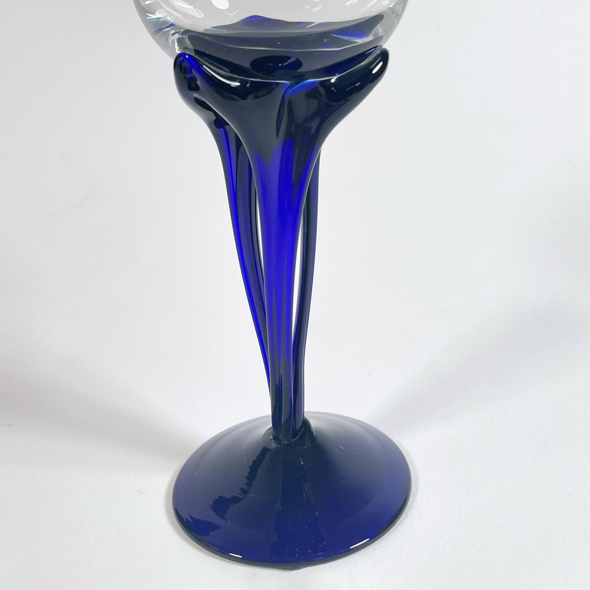 Charming Hand-Engraved Dolphin Wine Glasses - Set of 5 - Size S In Good Condition For Sale In PARIS, FR