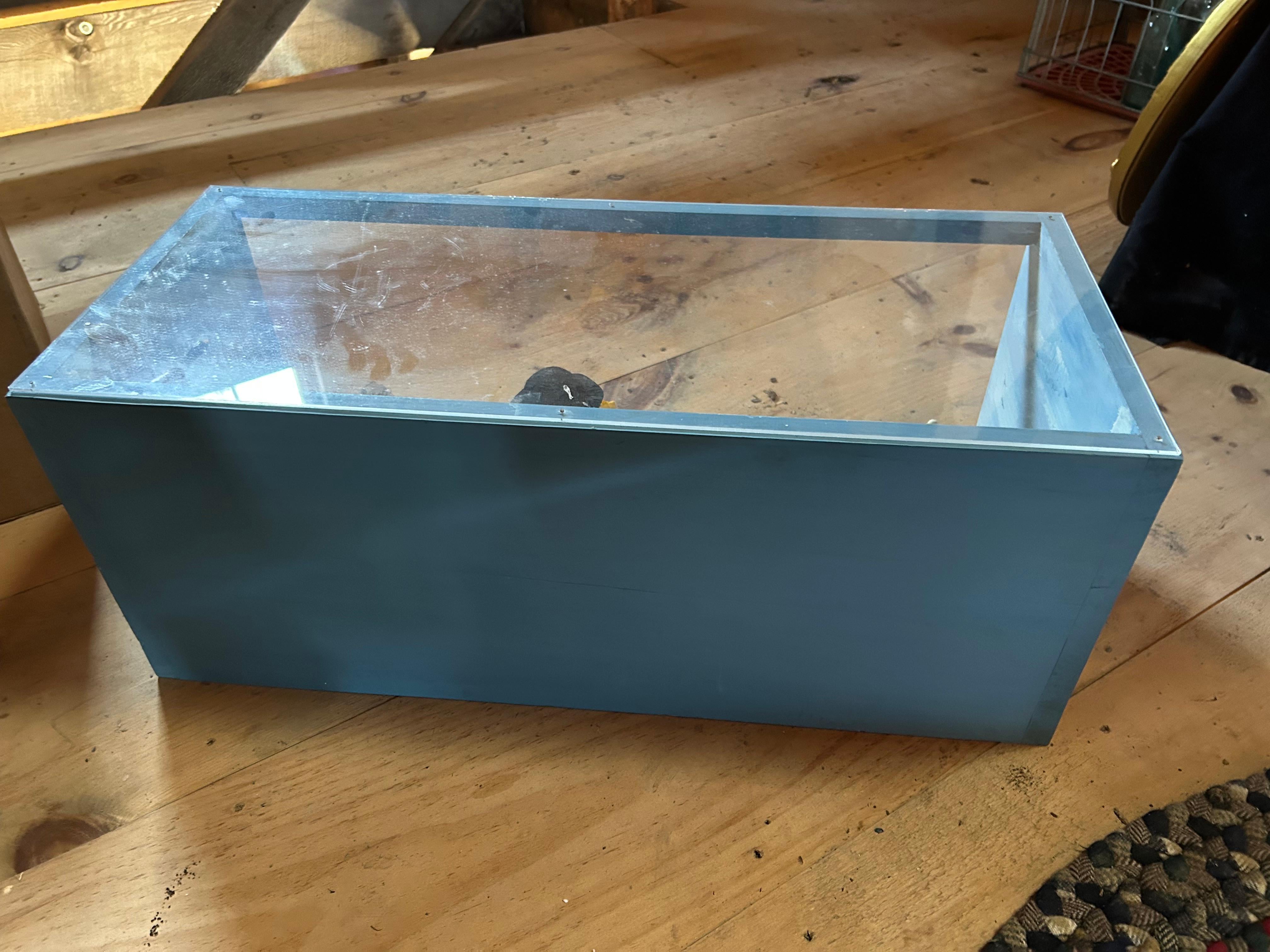 Encantadora Caja de Sombras Hand Made Diorama de Pescador de Maine en venta 6