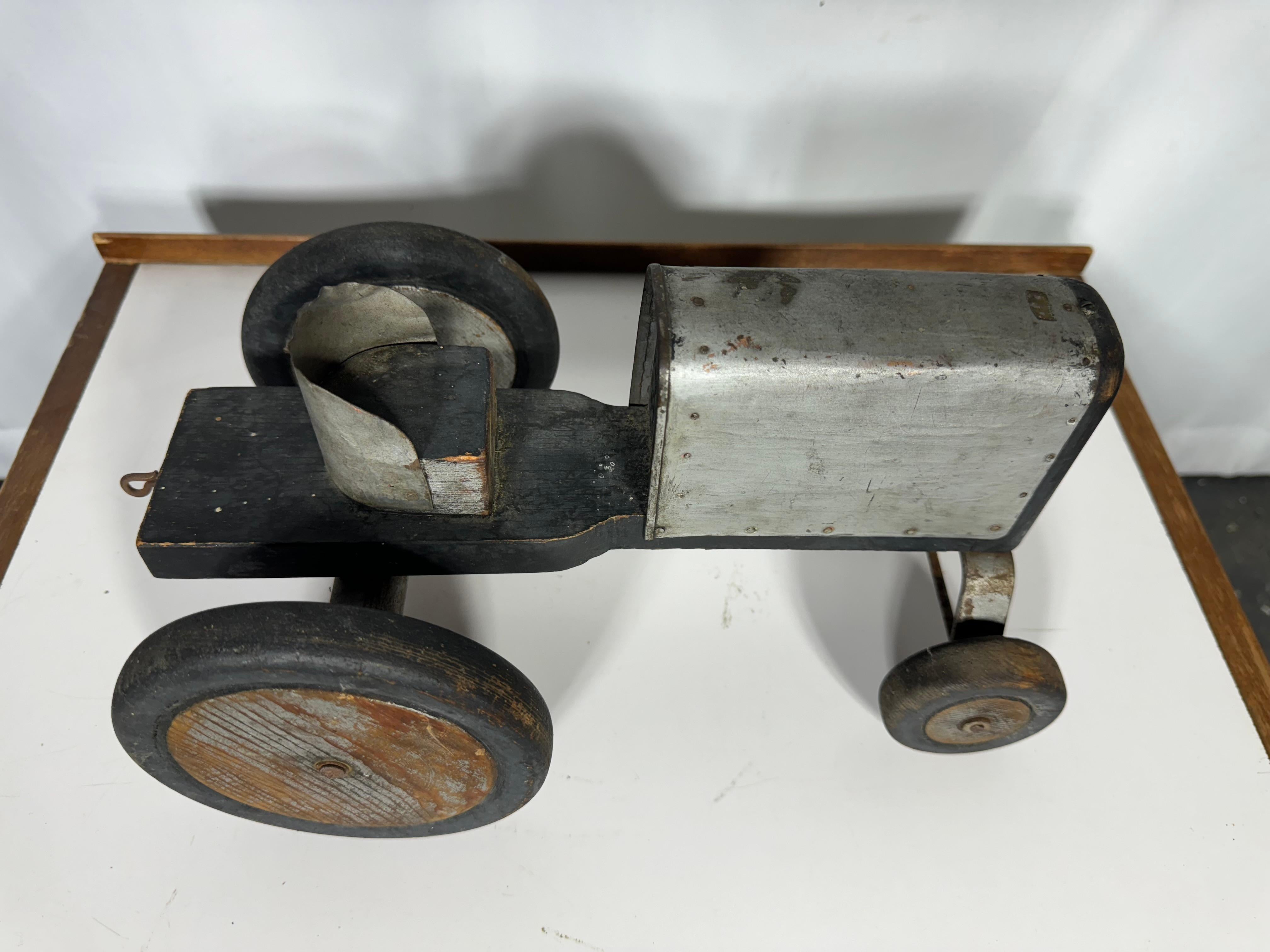 Encantador Hand Made Folk Art Tractor... aluminio envuelto madera pintada 2