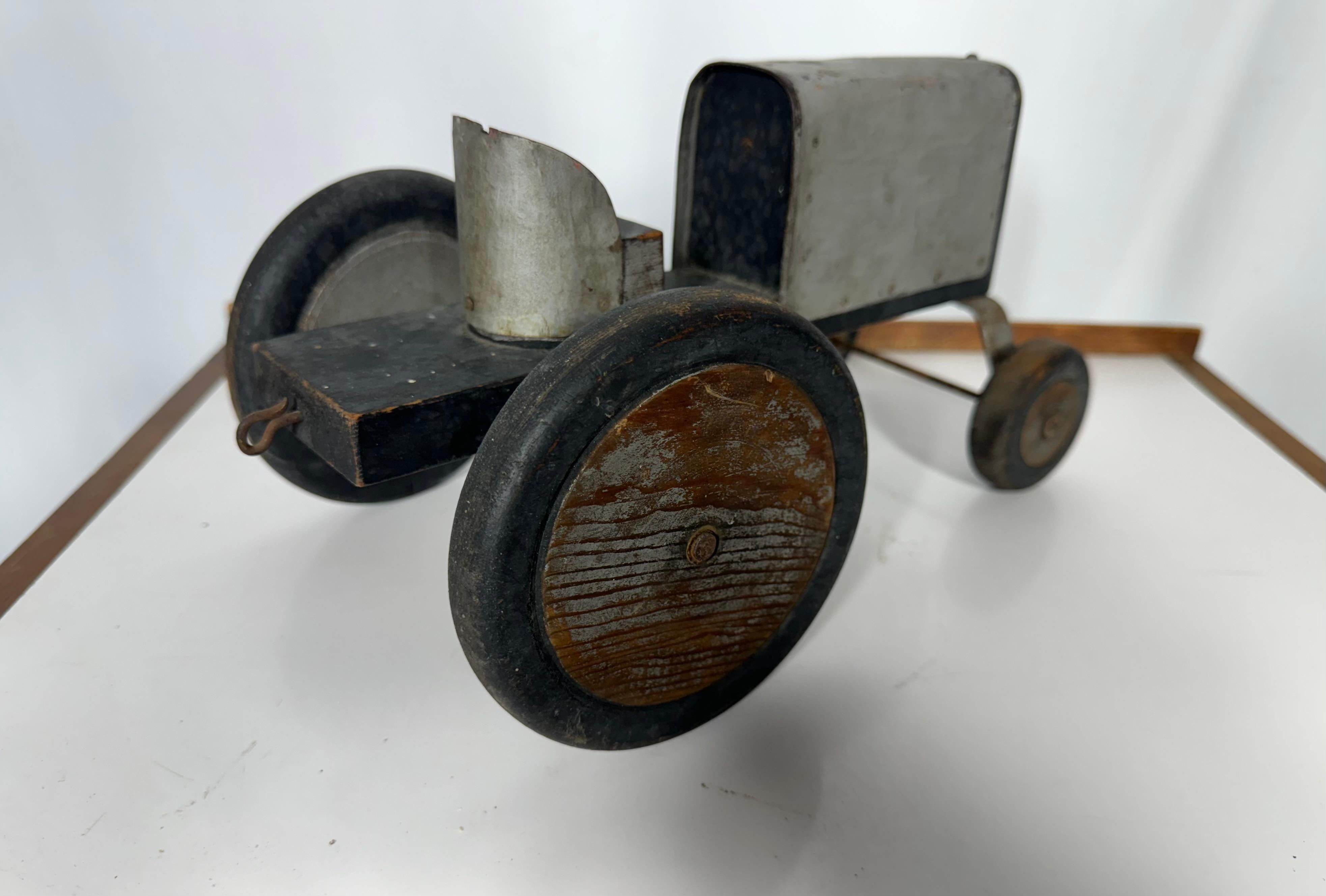 Encantador Hand Made Folk Art Tractor... aluminio envuelto madera pintada Estadounidense